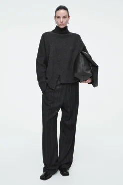 Damen COS Strickmode*ASYMMETRISCHER PULLOVER AUS MERINOWOLLE