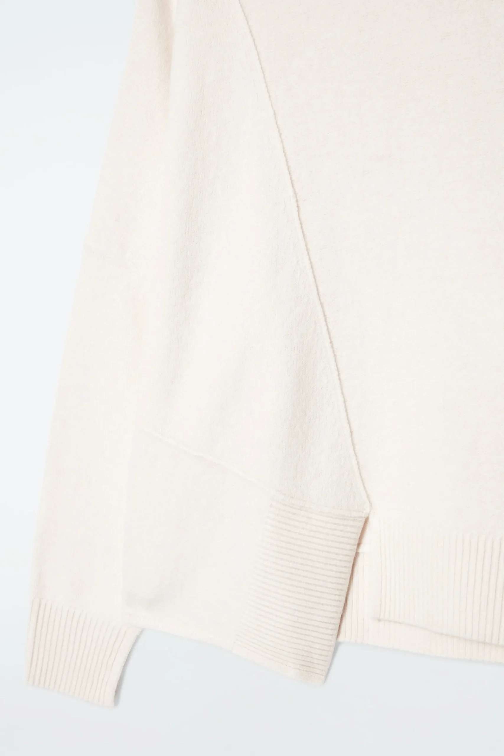 Damen COS Strickmode*ASYMMETRISCHER PULLOVER AUS MERINOWOLLE