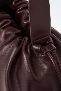 Damen COS Taschen*CAVATELLI CLUTCH AUS LEDER