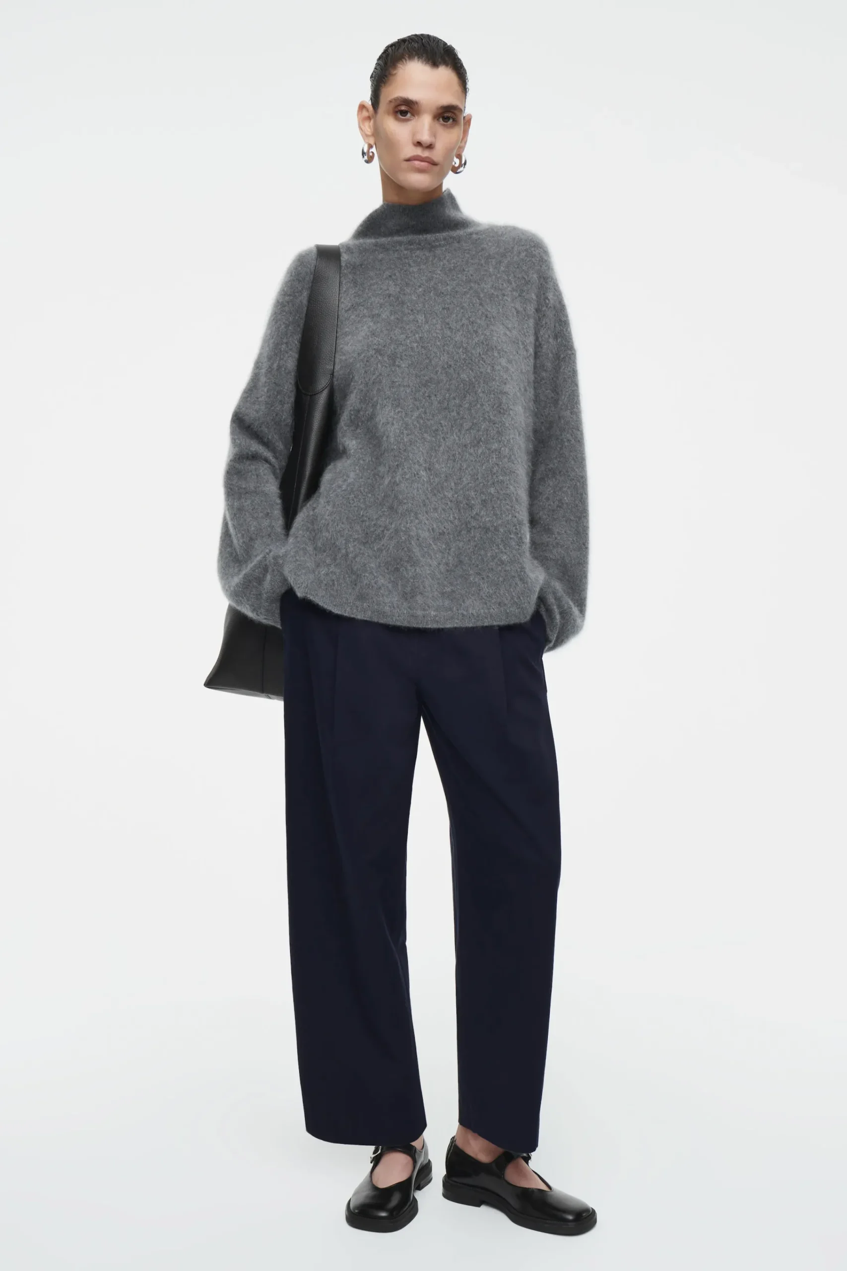 Damen COS Hosen*CHINOHOSE MIT FALTEN UND BARREL-BEIN