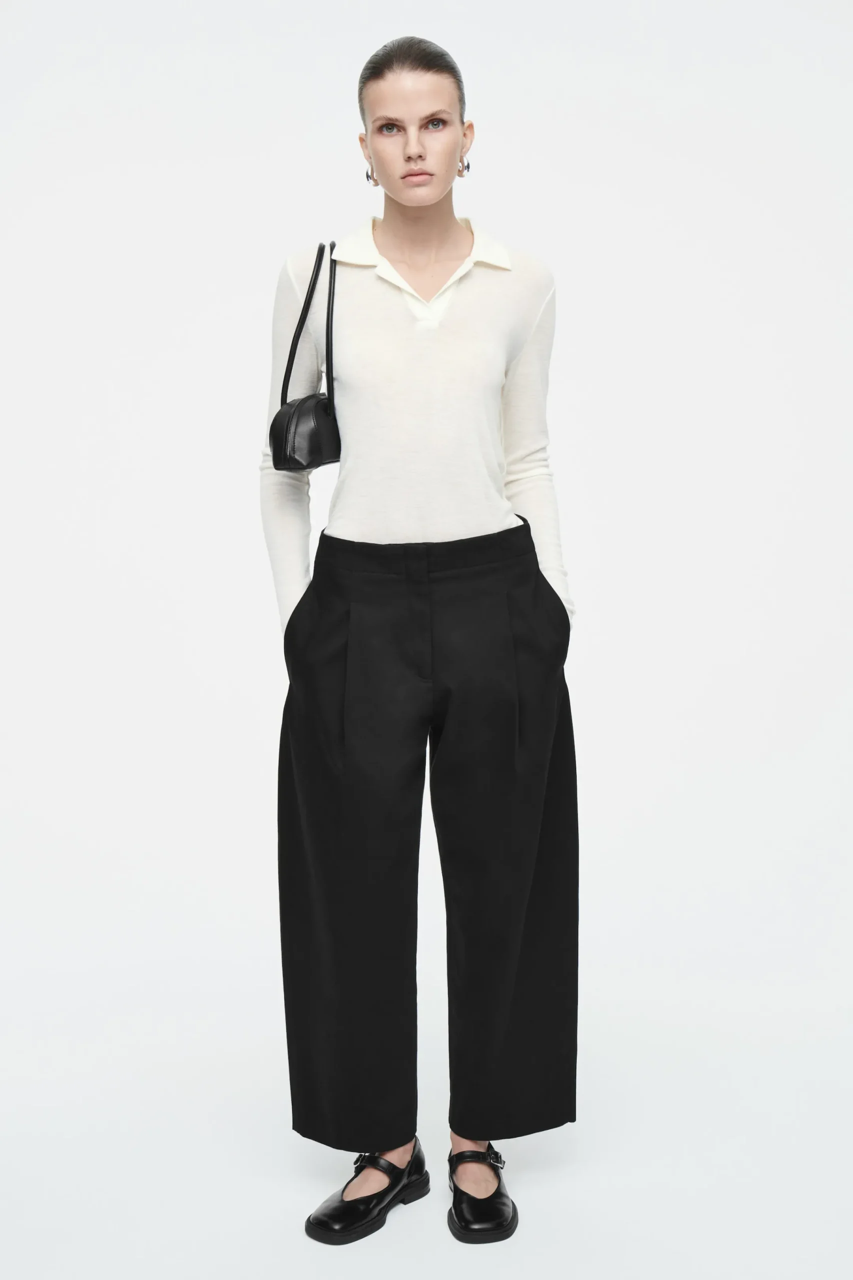 Damen COS Hosen*CHINOHOSE MIT FALTEN UND BARREL-BEIN