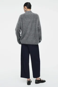 Damen COS Hosen*CHINOHOSE MIT FALTEN UND BARREL-BEIN