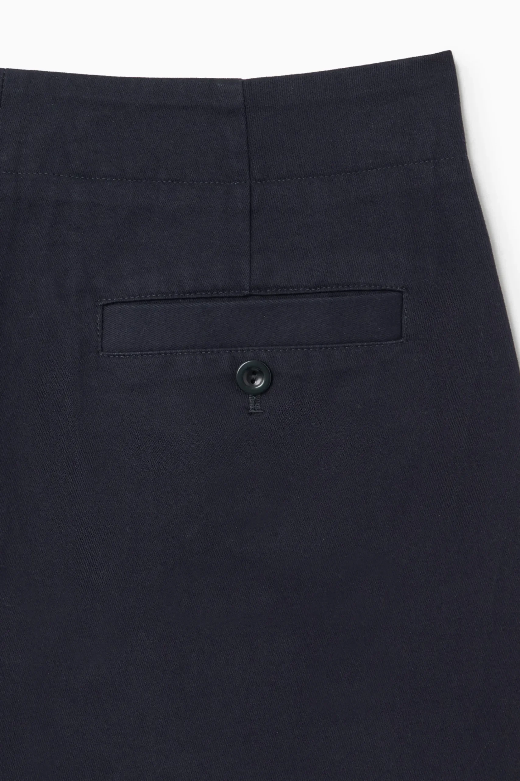 Damen COS Hosen*CHINOHOSE MIT FALTEN UND BARREL-BEIN