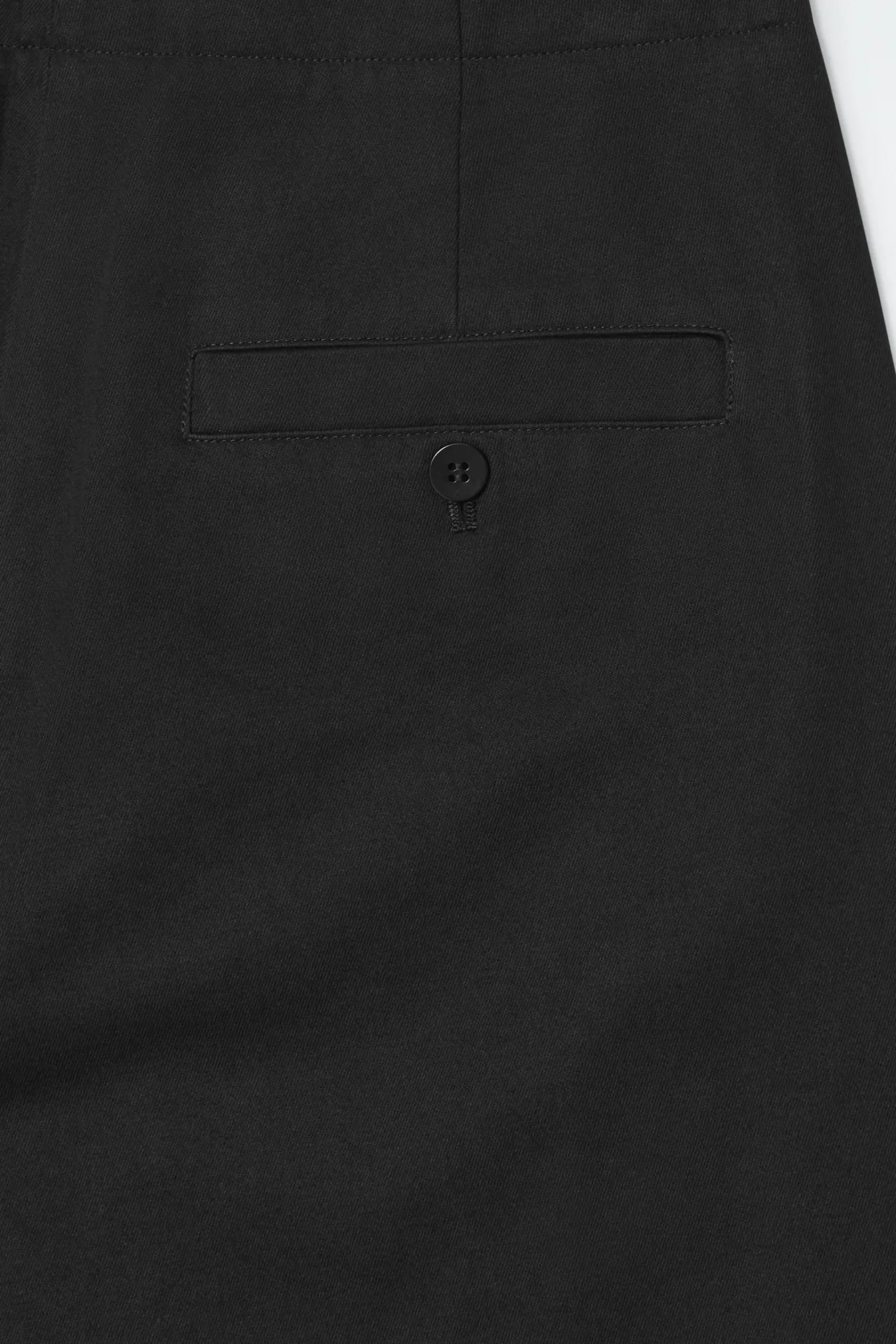 Damen COS Hosen*CHINOHOSE MIT FALTEN UND BARREL-BEIN