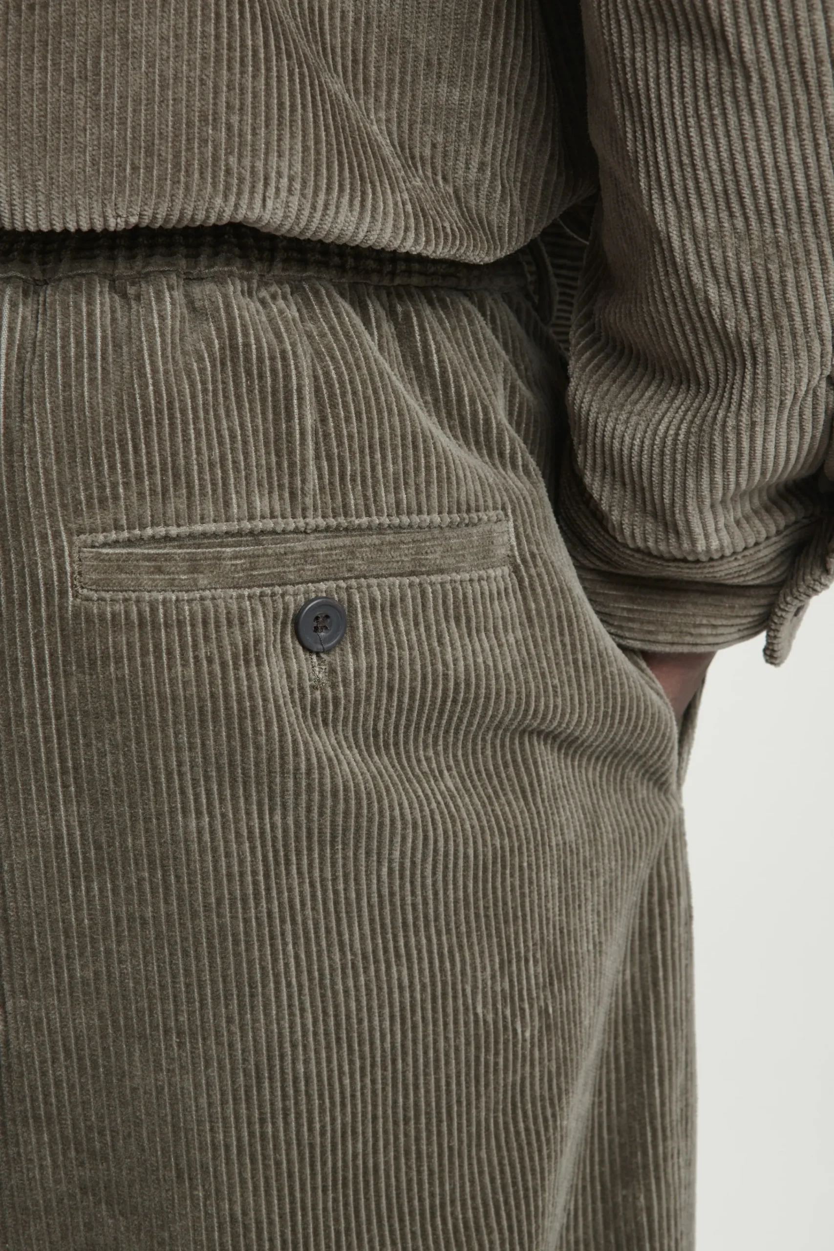 Herren COS Hosen*CORDHOSE MIT WEITEM BEIN