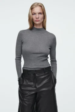 Damen COS Oberteile | Strickmode*DAS GERIPPTE OBERTEIL AUS MERINOWOLLE