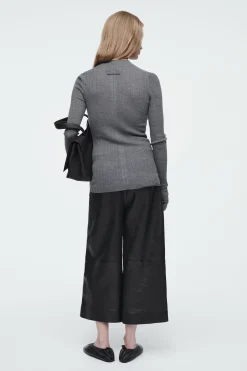 Damen COS Oberteile | Strickmode*DAS GERIPPTE OBERTEIL AUS MERINOWOLLE