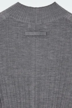 Damen COS Oberteile | Strickmode*DAS GERIPPTE OBERTEIL AUS MERINOWOLLE