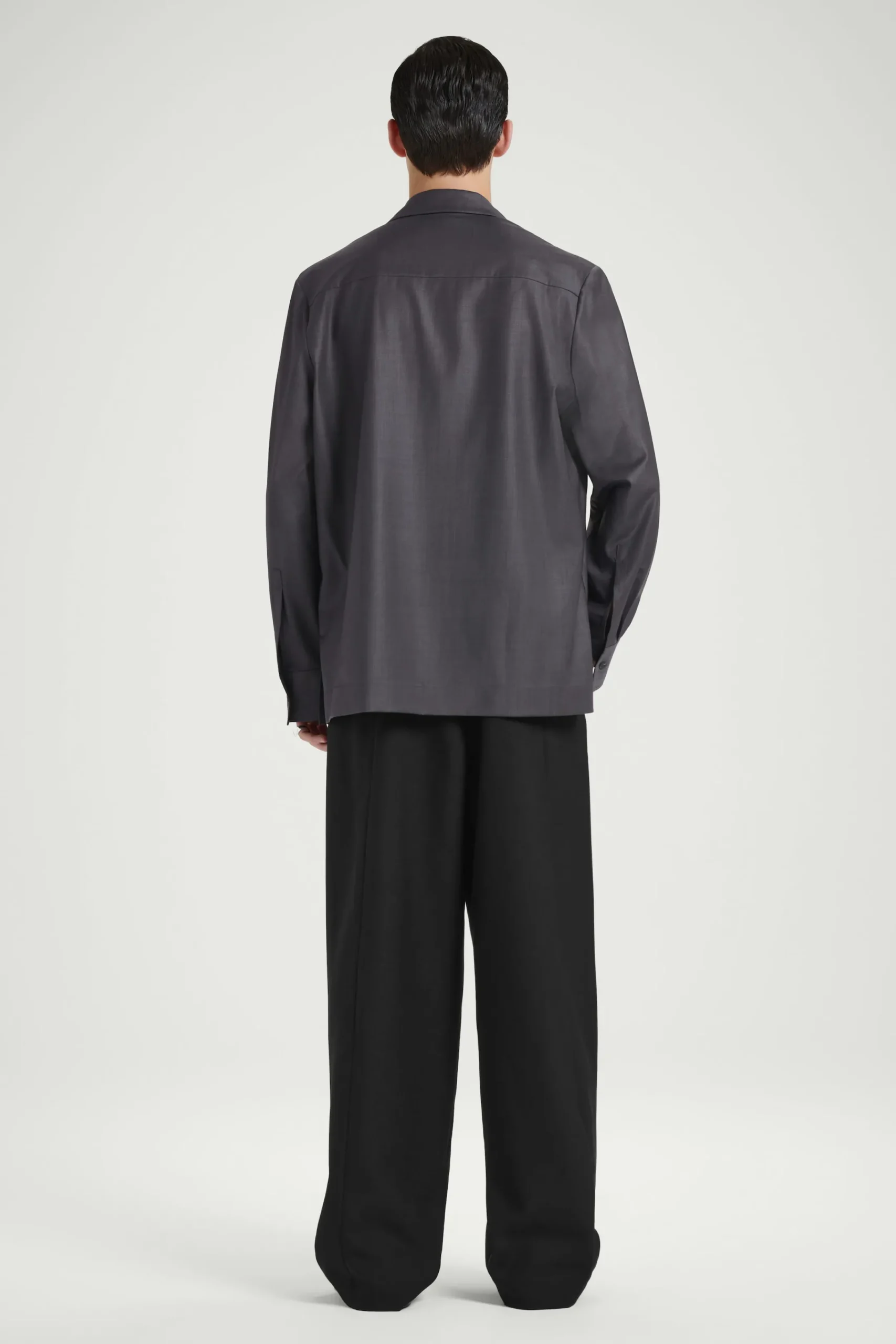 Herren COS Hemden*DAS HEMD MIT ABFALLENDEM REVERS