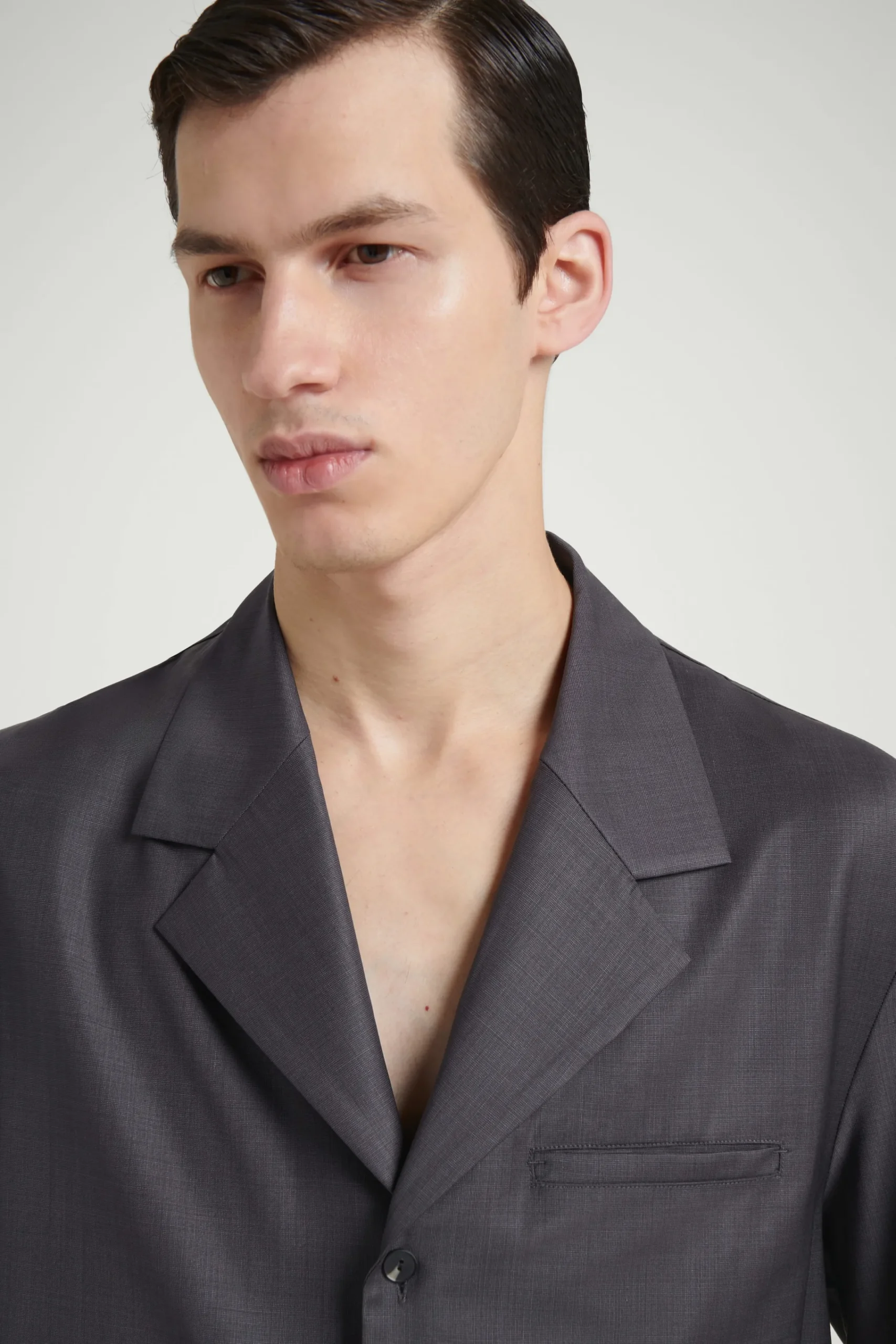 Herren COS Hemden*DAS HEMD MIT ABFALLENDEM REVERS