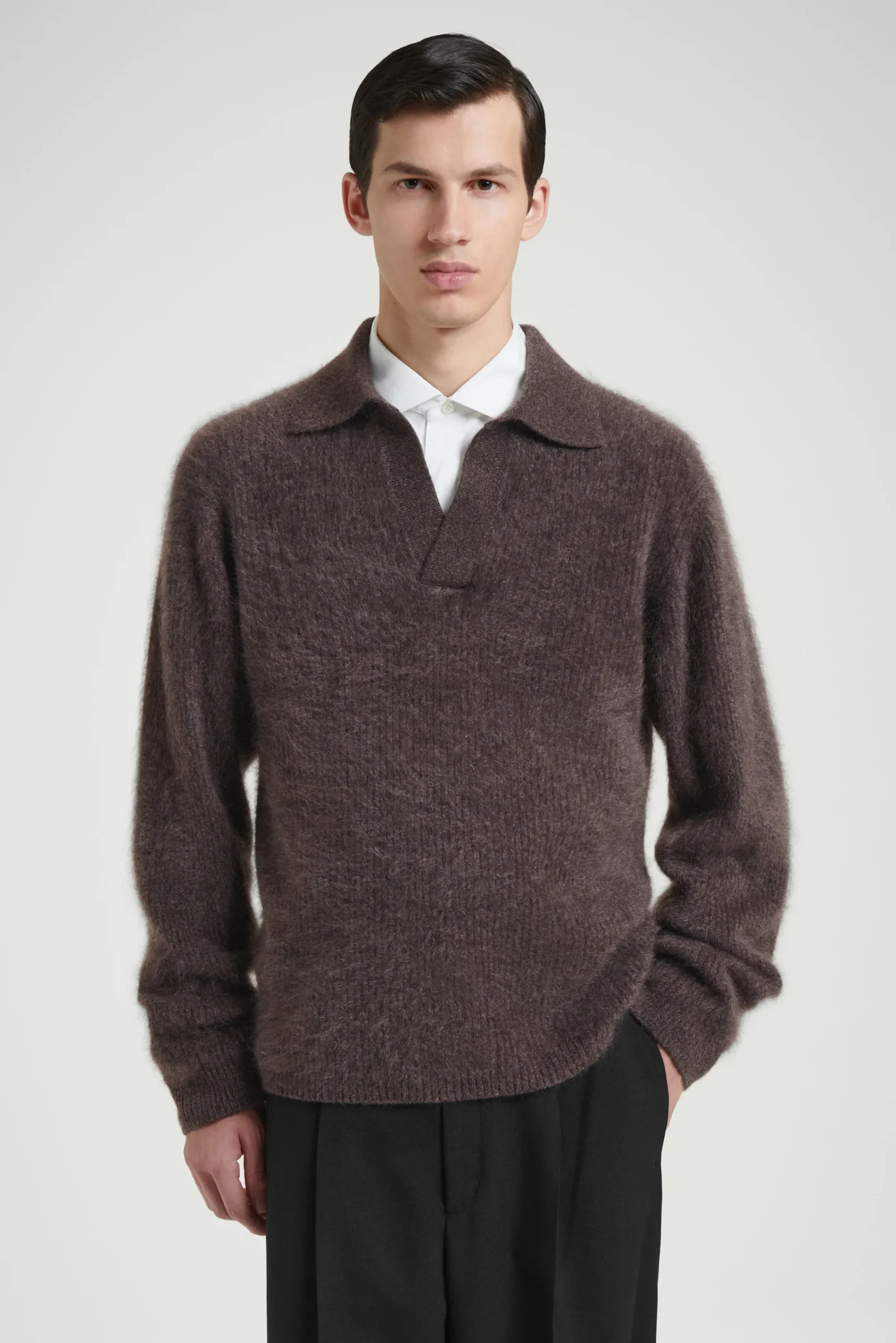 Herren COS Poloshirts | Pullover*DAS POLOSHIRT AUS GEBÜRSTETEM KASCHMIR