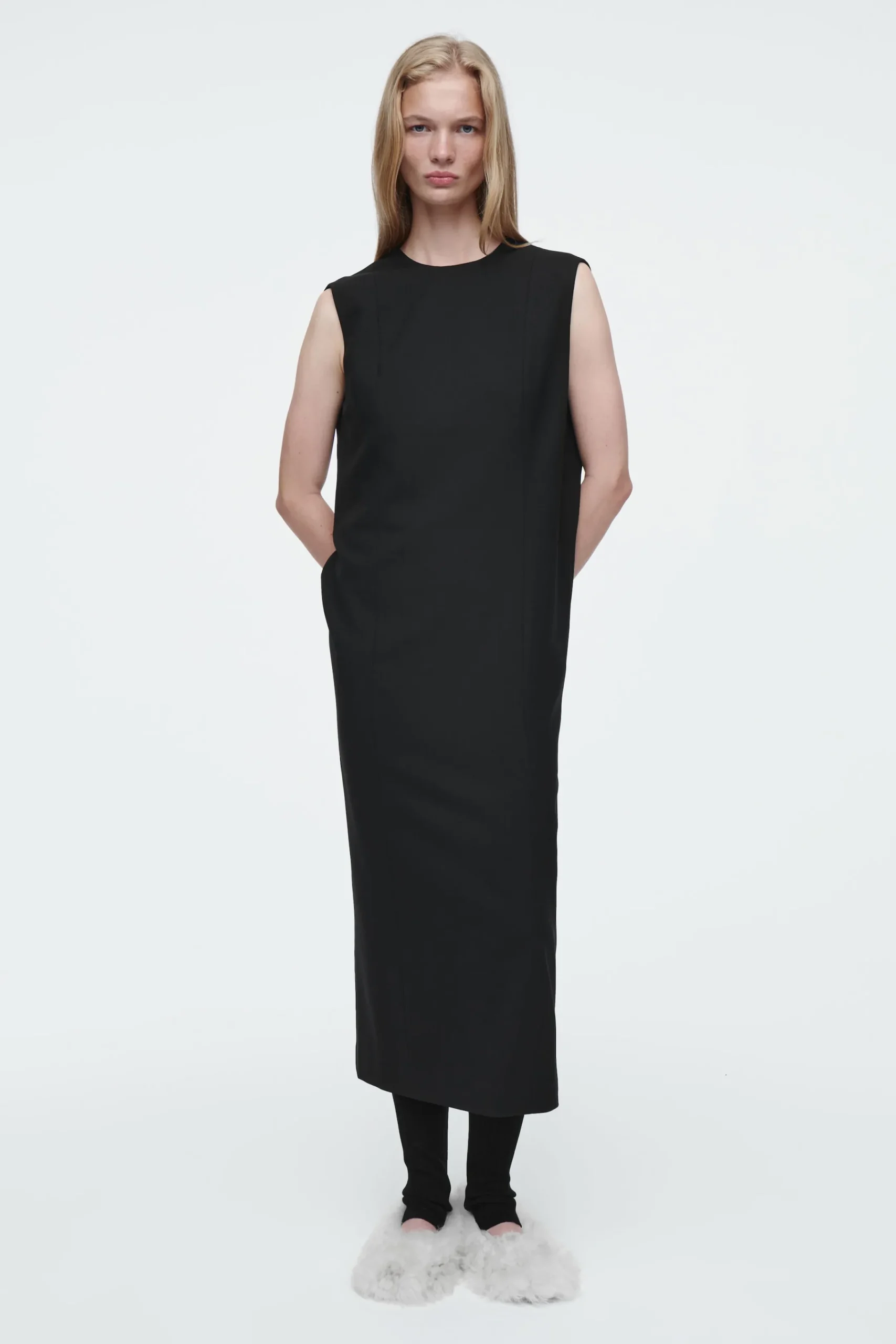 Damen COS Kleider*DAS ÄRMELLOSE ELEGANTE WOLLKLEID