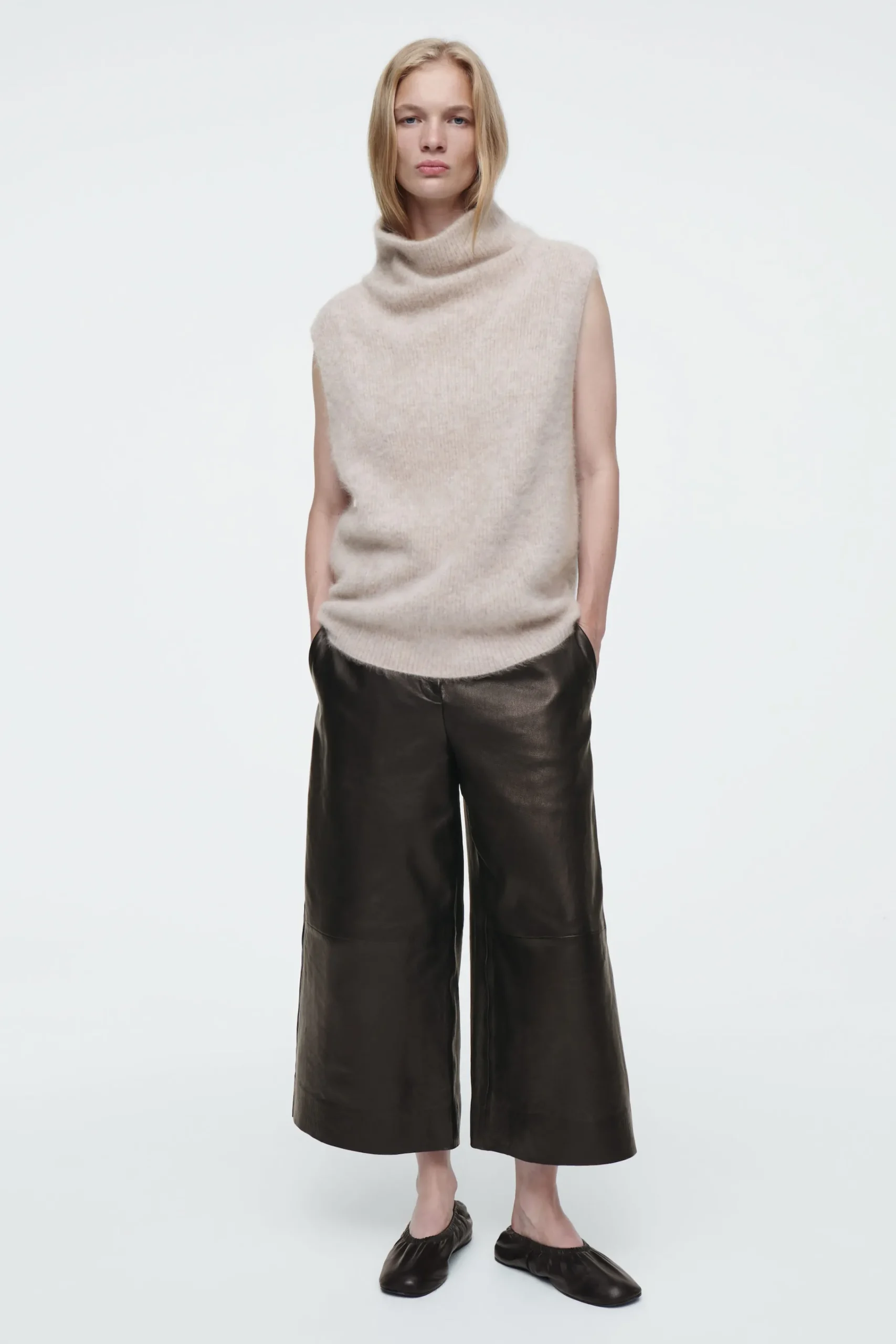 Damen COS Kaschmir | Strickmode*DER STEHKRAGEN-PULLUNDER AUS GEBÜRSTETEM KASCHMIR