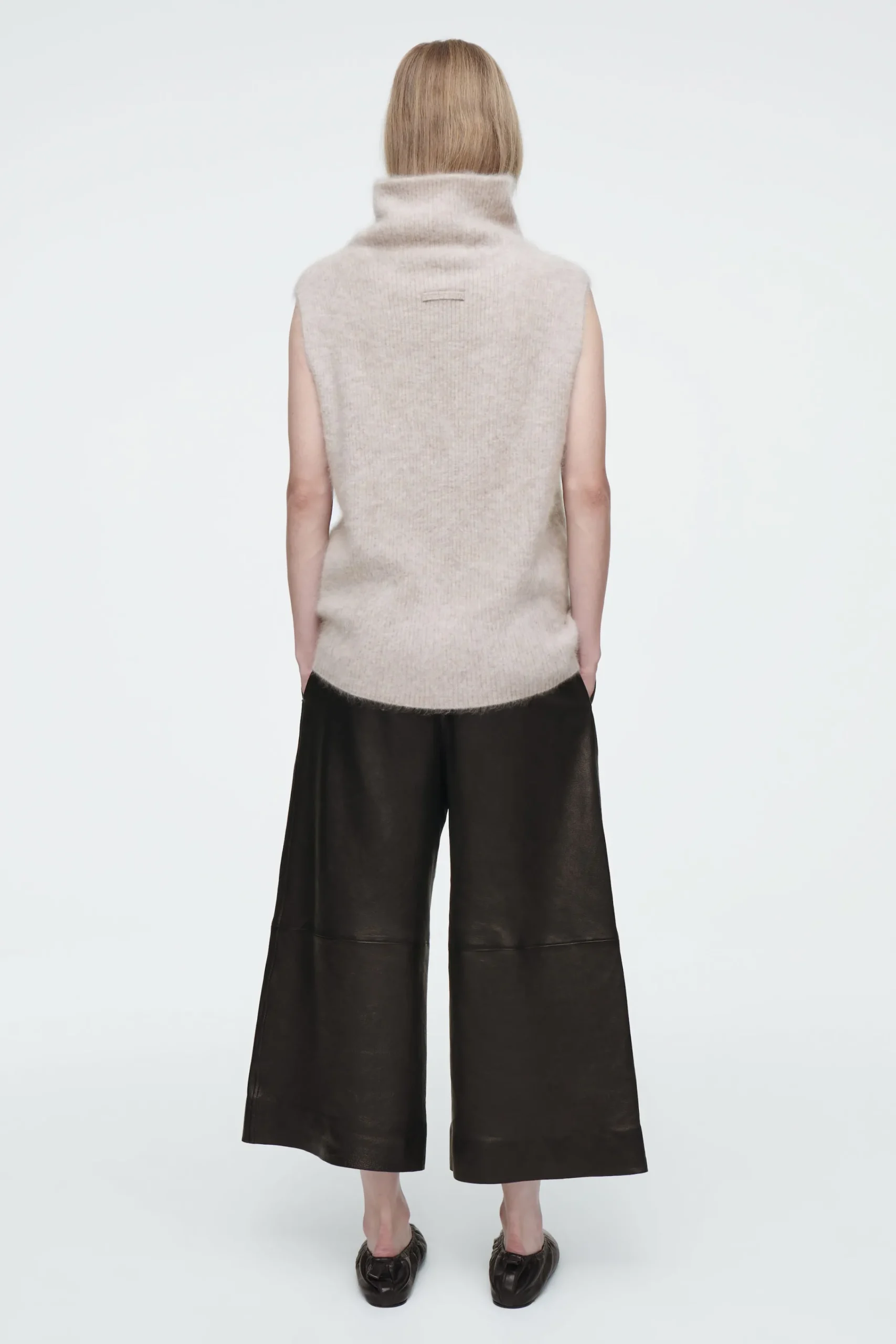 Damen COS Kaschmir | Strickmode*DER STEHKRAGEN-PULLUNDER AUS GEBÜRSTETEM KASCHMIR