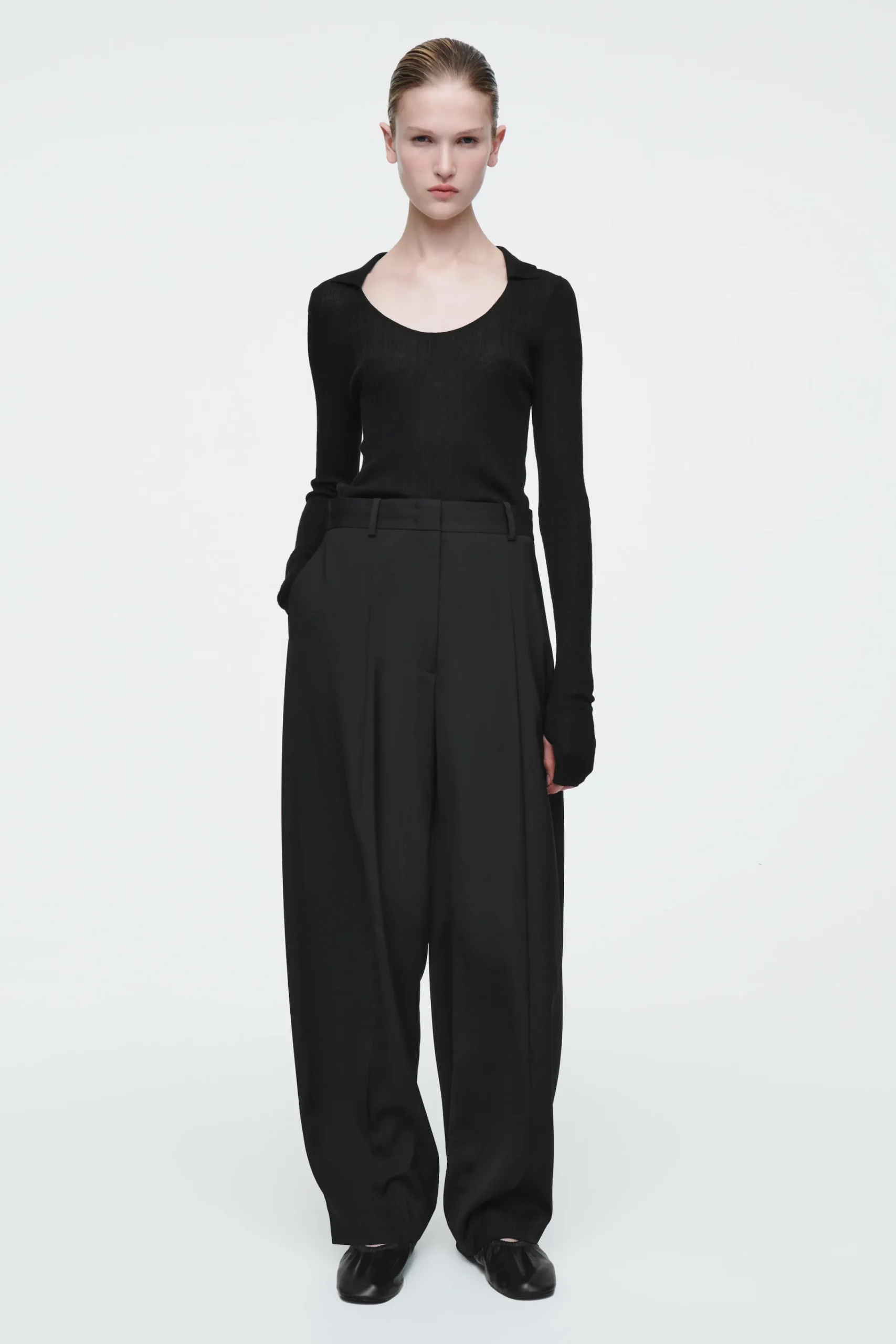 Damen COS Hosen*DIE FLIESSENDE HOSE MIT BARREL-BEIN