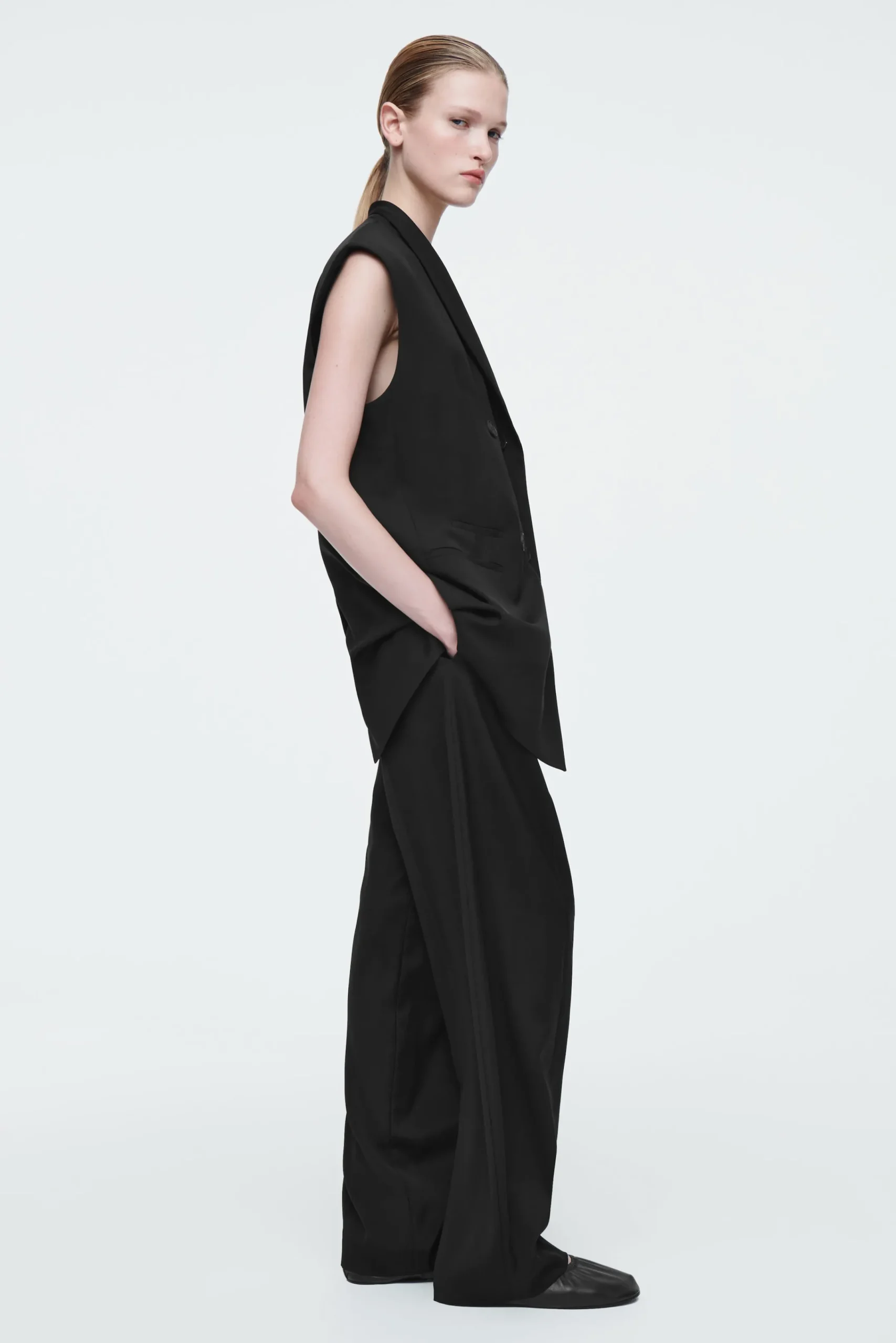 Damen COS Hosen*DIE FLIESSENDE HOSE MIT BARREL-BEIN