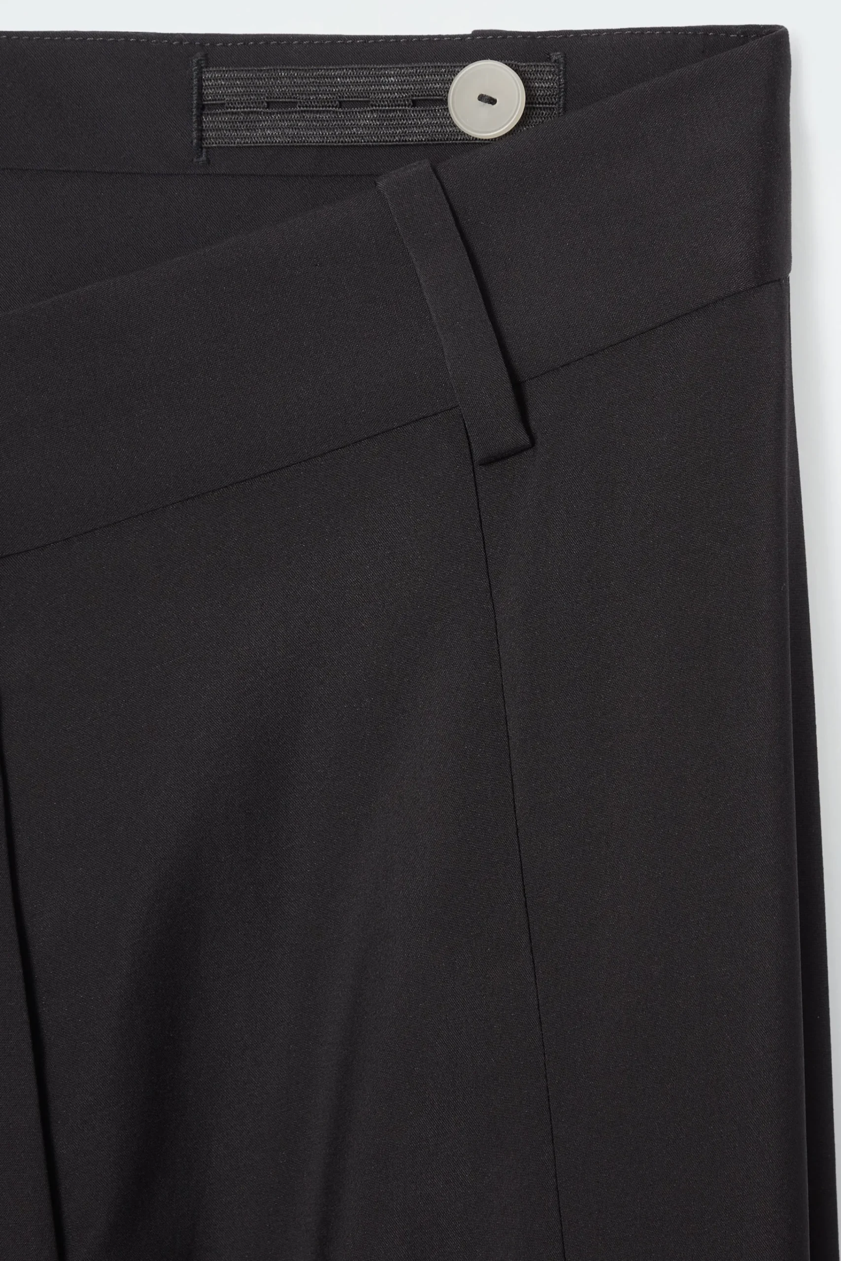 Damen COS Hosen*DIE FLIESSENDE HOSE MIT BARREL-BEIN