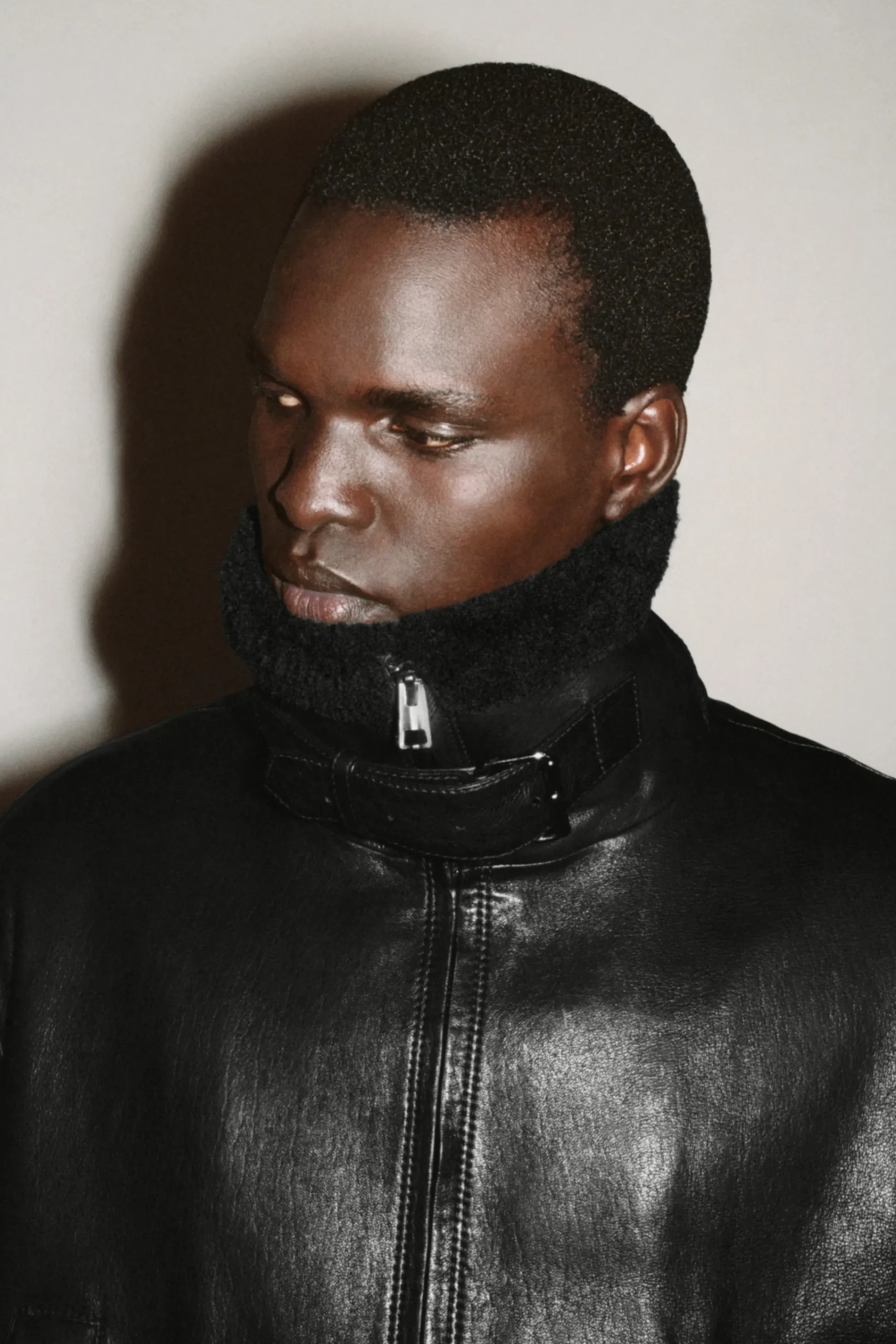 Herren COS Mäntel & Jacken*DIE LEDERJACKE MIT LAMMFELLBESATZ
