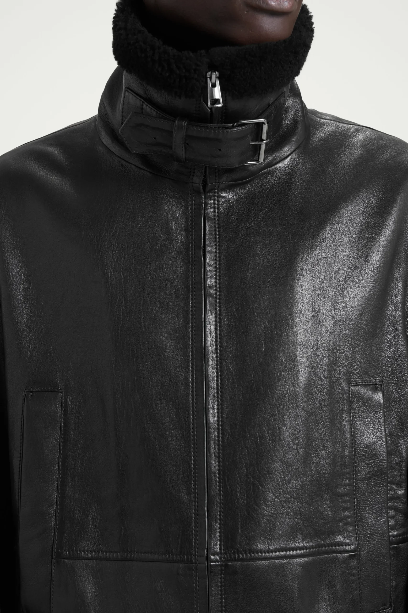 Herren COS Mäntel & Jacken*DIE LEDERJACKE MIT LAMMFELLBESATZ