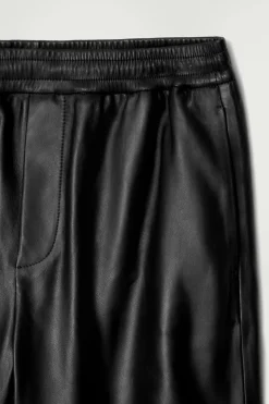 Herren COS Hosen*ELASTISCHE SCHMAL ZULAUFENDE JOGGINGHOSE AUS LEDER