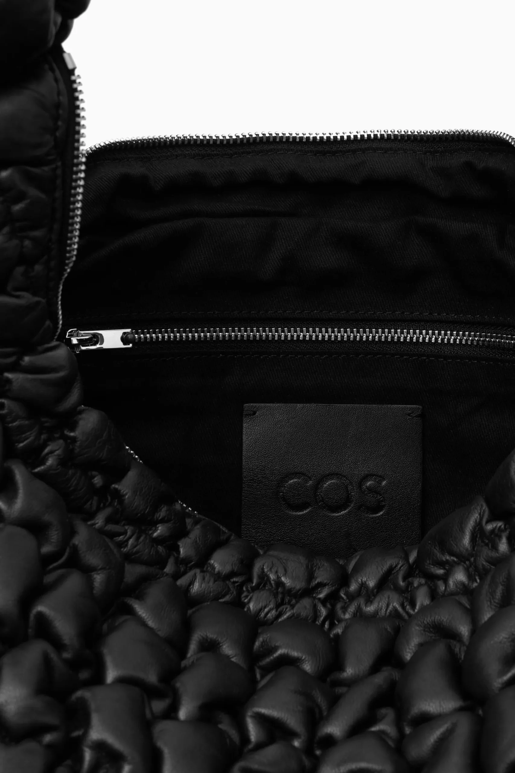 Damen COS Die Gesteppte Tasche | Taschen*GESTEPPTE OVERSIZED-UMHÄNGETASCHE – LEDER