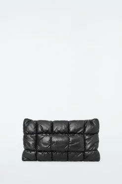 Damen COS Die Gesteppte Tasche | Taschen*GESTEPPTE PILLOW CLUTCH - LEDER