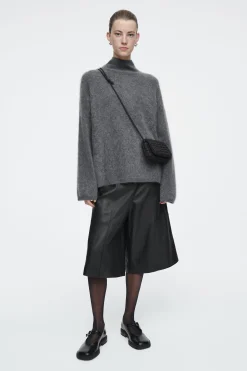 Damen COS Taschen*GESTEPPTE UMHÄNGETASCHE