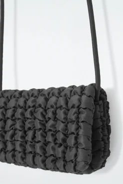 Damen COS Taschen*GESTEPPTE UMHÄNGETASCHE