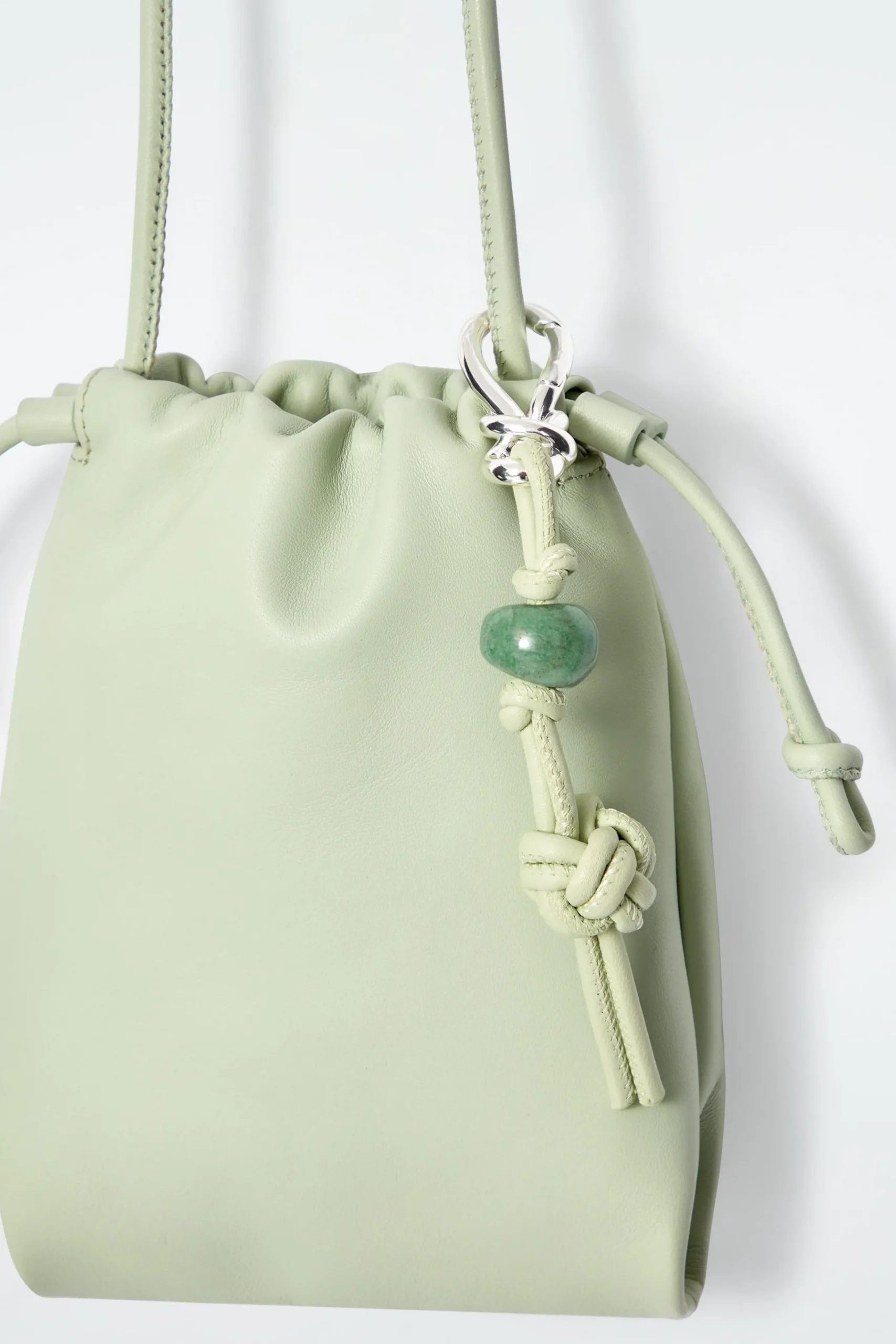 Damen COS Taschen*GOOD LUCK TASCHENANHÄNGER MIT KNOTENDETAIL