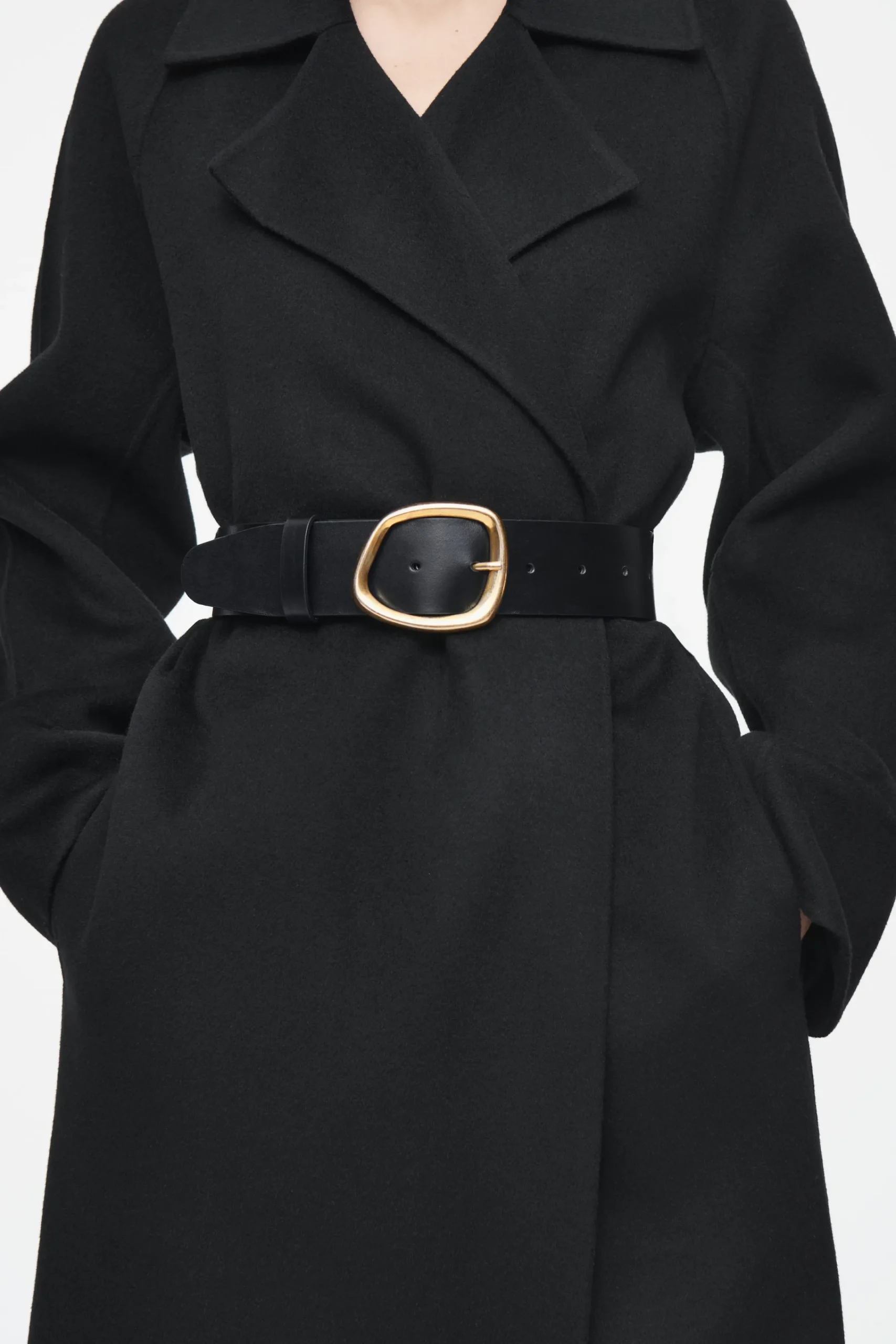 Damen COS Gürtel*GÜRTEL AUS LEDER MIT ASYMMETRISCHER SCHNALLE