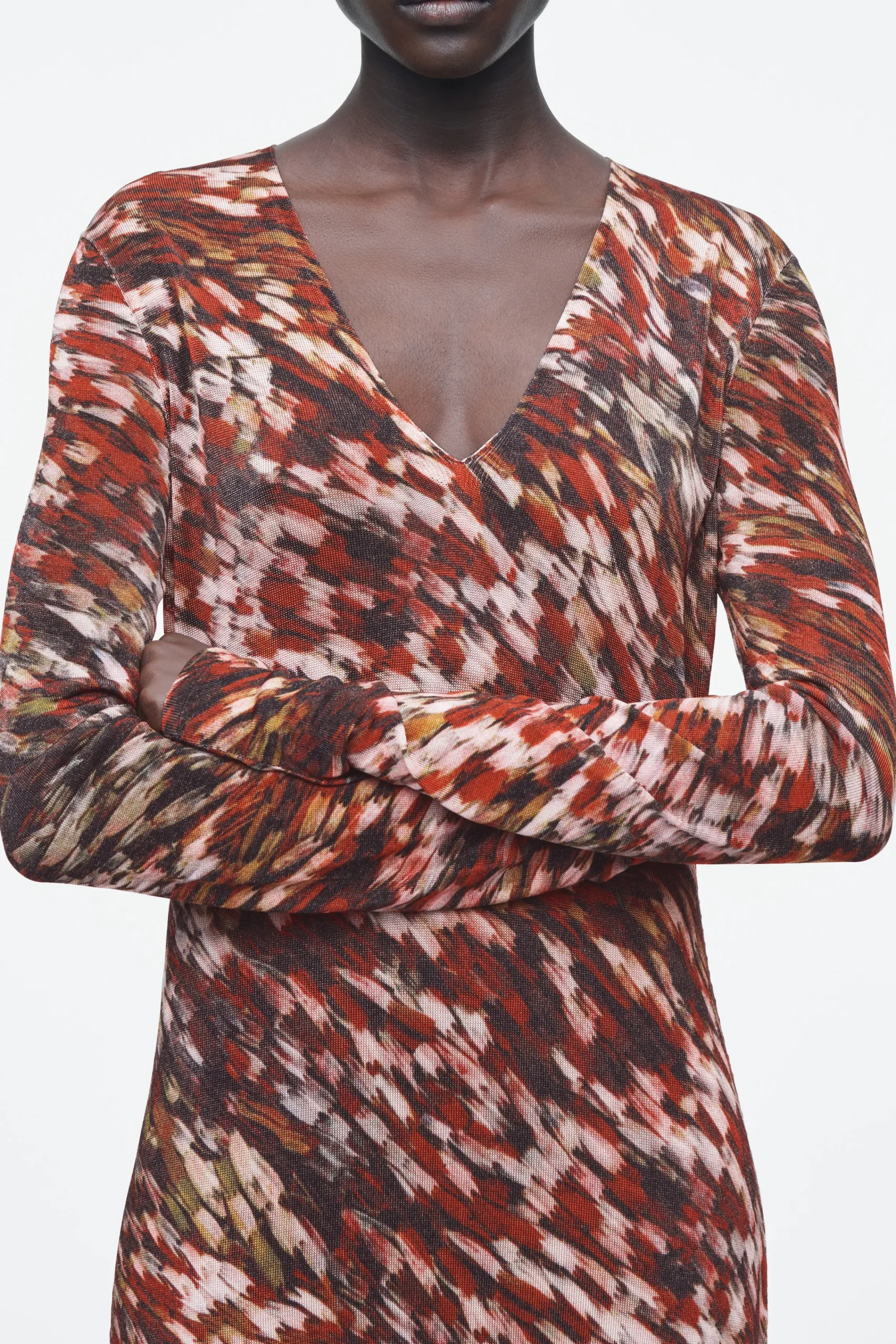 Damen COS Kleider | Strickmode*HALBTRANSPARENTES GESTRICKTES MAXIKLEID MIT PRINT