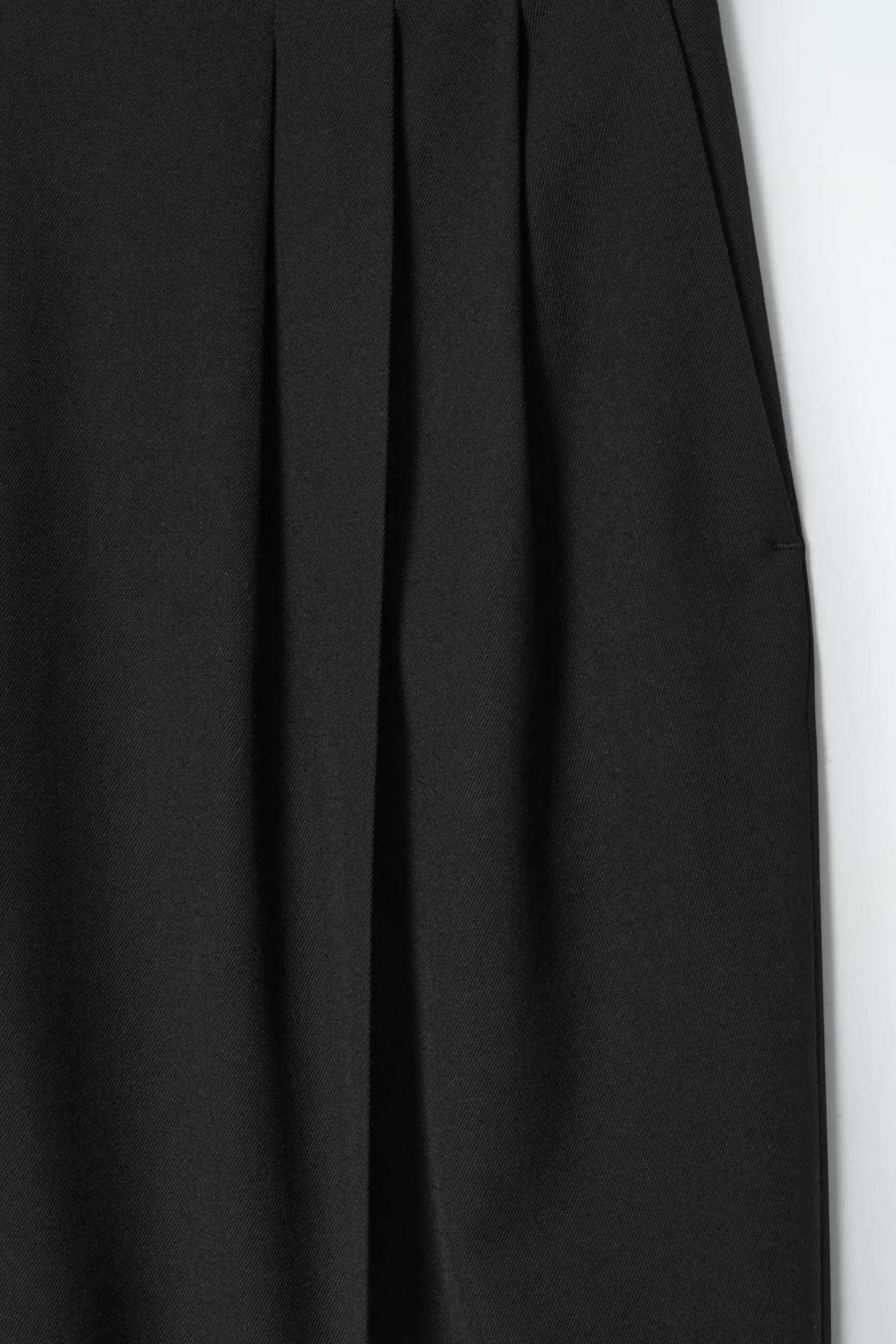 Damen COS Hosen*HOSE AUS WOLL-MIX MIT BARREL-BEIN UND FALTEN