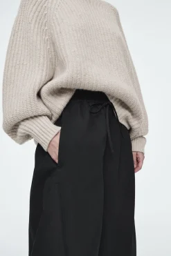 Damen COS Hosen*HOSE MIT BARREL-BEIN UND ELASTISCHEM BUND