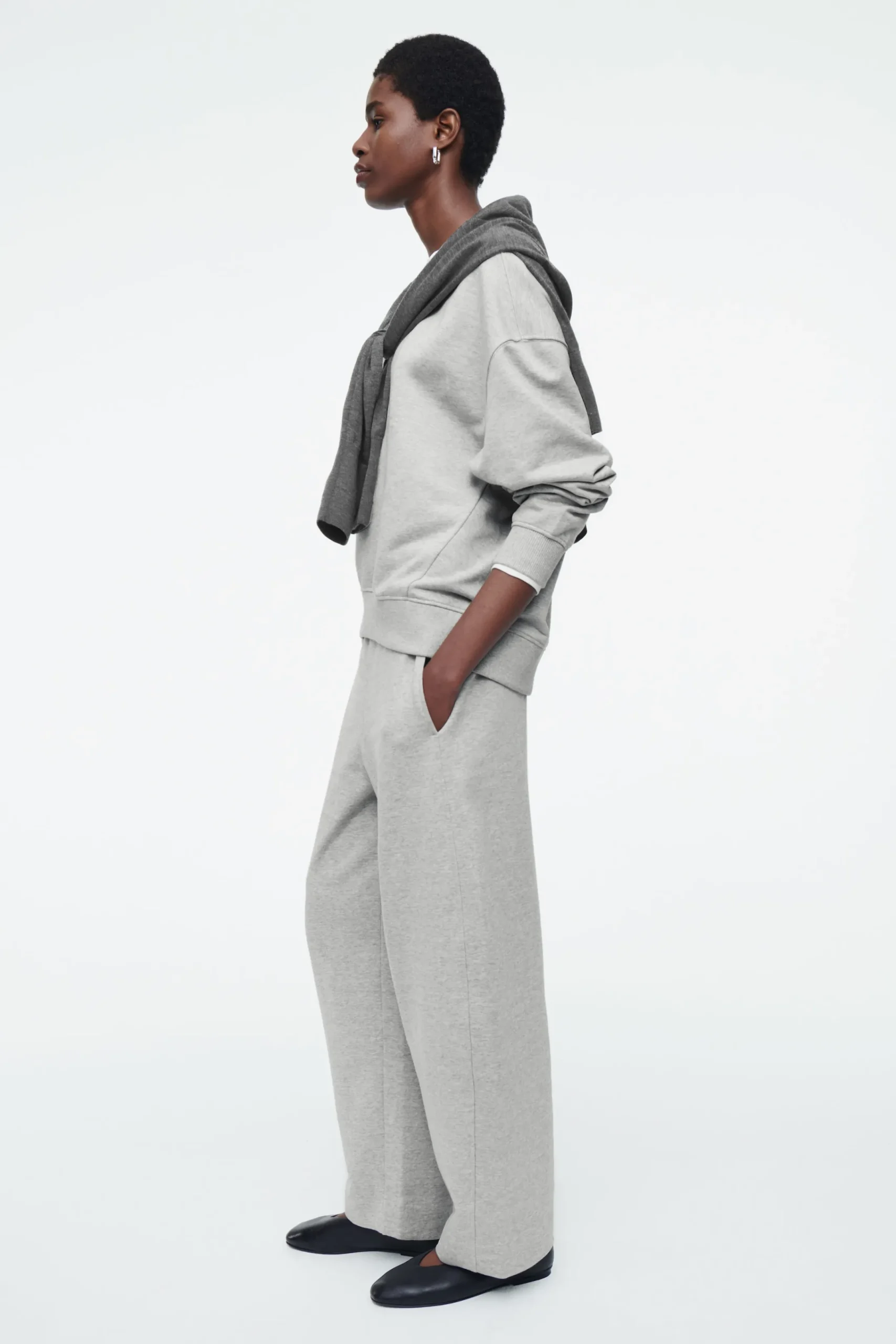 Damen COS Hosen*JOGGINGHOSE MIT BARREL-BEIN