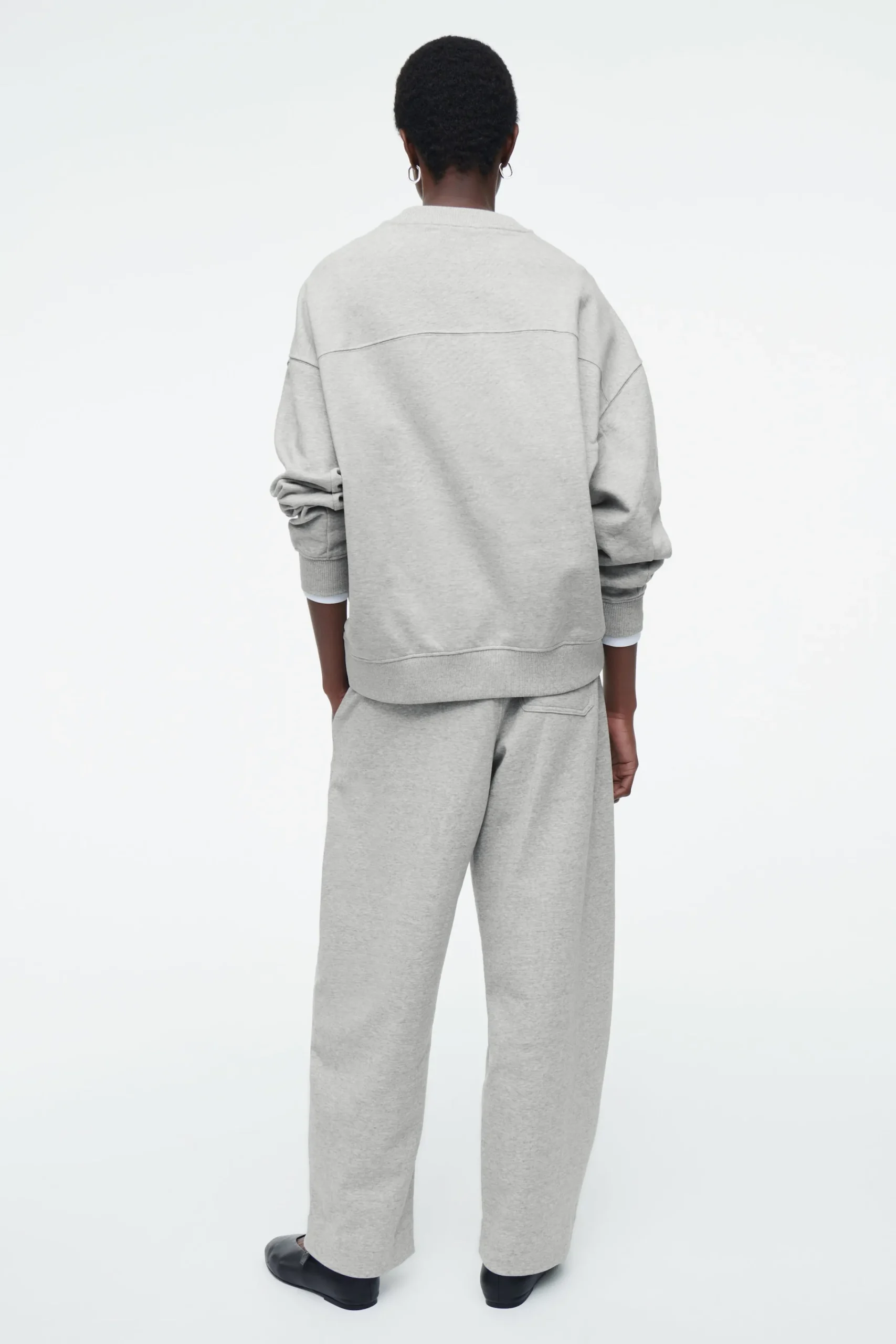 Damen COS Hosen*JOGGINGHOSE MIT BARREL-BEIN