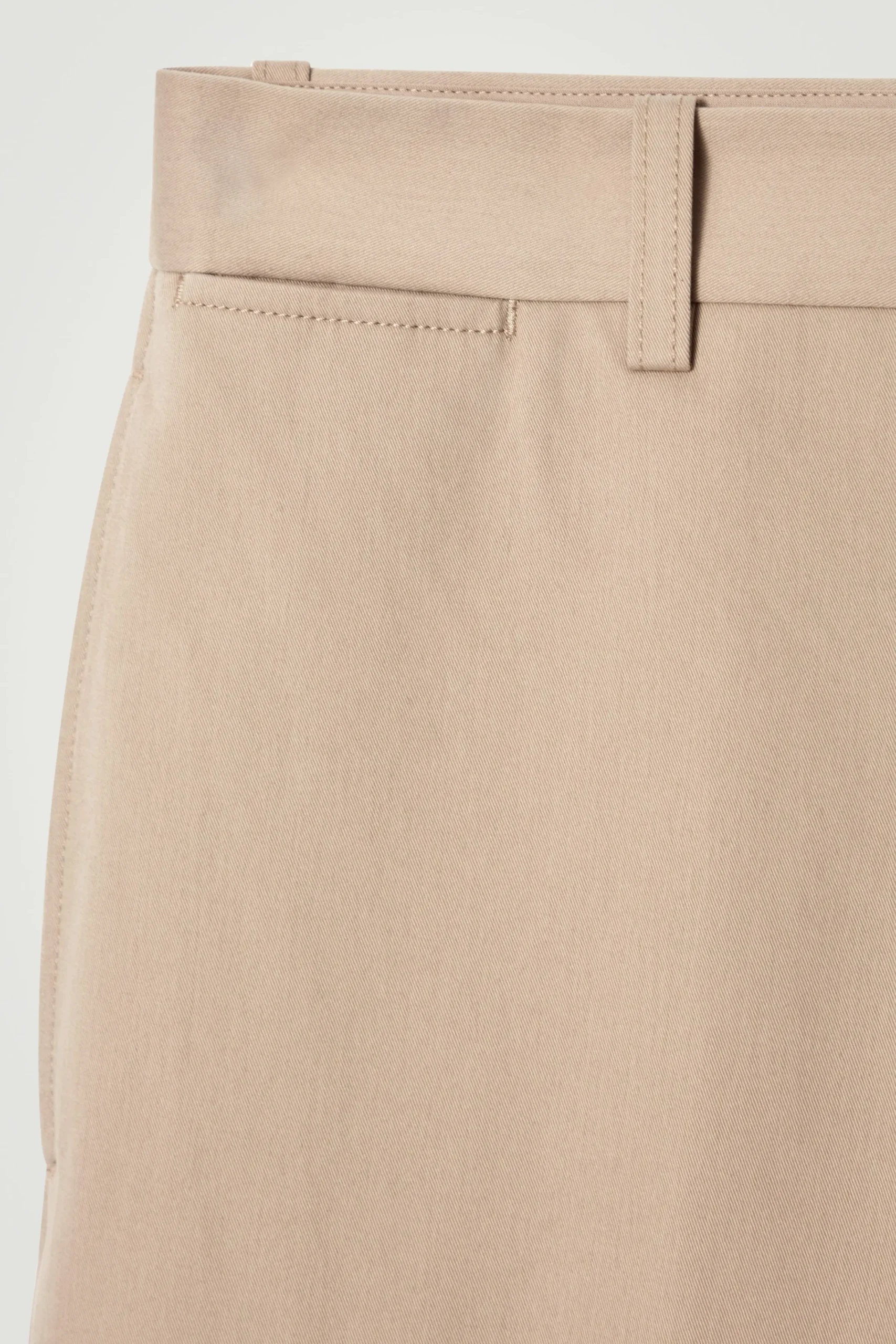 Herren COS Hosen*LOCKERE CHINOHOSE MIT GERADEM BEIN