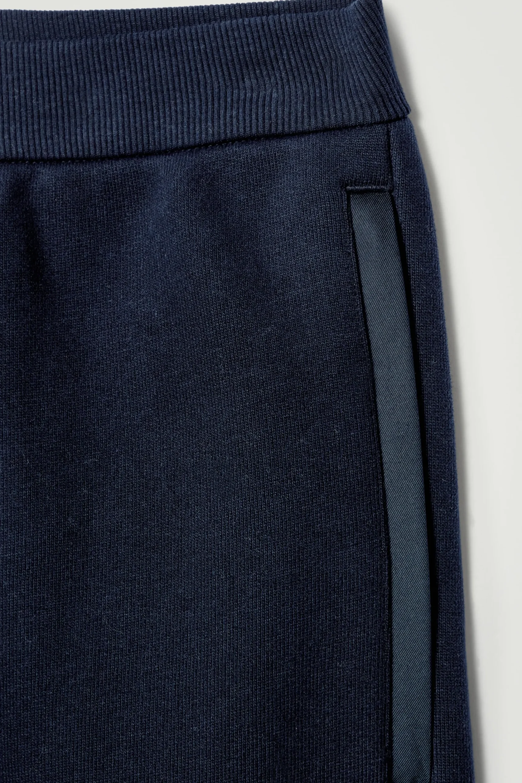 Herren COS Hosen*LOCKERE JOGGINGHOSE MIT KONTRASTPARTIEN