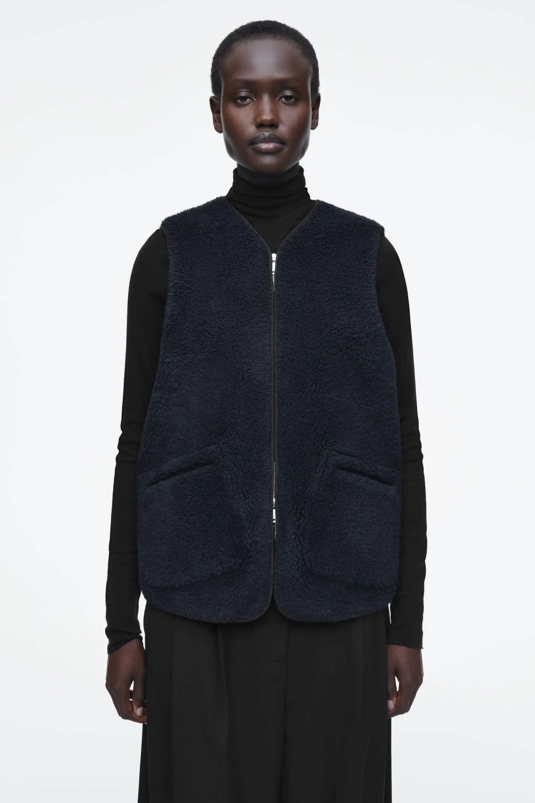 Damen COS Hybridmodelle | Mützen, Schals & Handschuhe*OVERSIZED-WESTE AUS KUNSTLAMMFELL