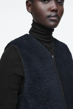 Damen COS Hybridmodelle | Mützen, Schals & Handschuhe*OVERSIZED-WESTE AUS KUNSTLAMMFELL