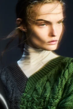 Damen COS Strickmode*PULLOVER AUS MERINOWOLLE MIT ABSTRAKTEM ZOPFMUSTER