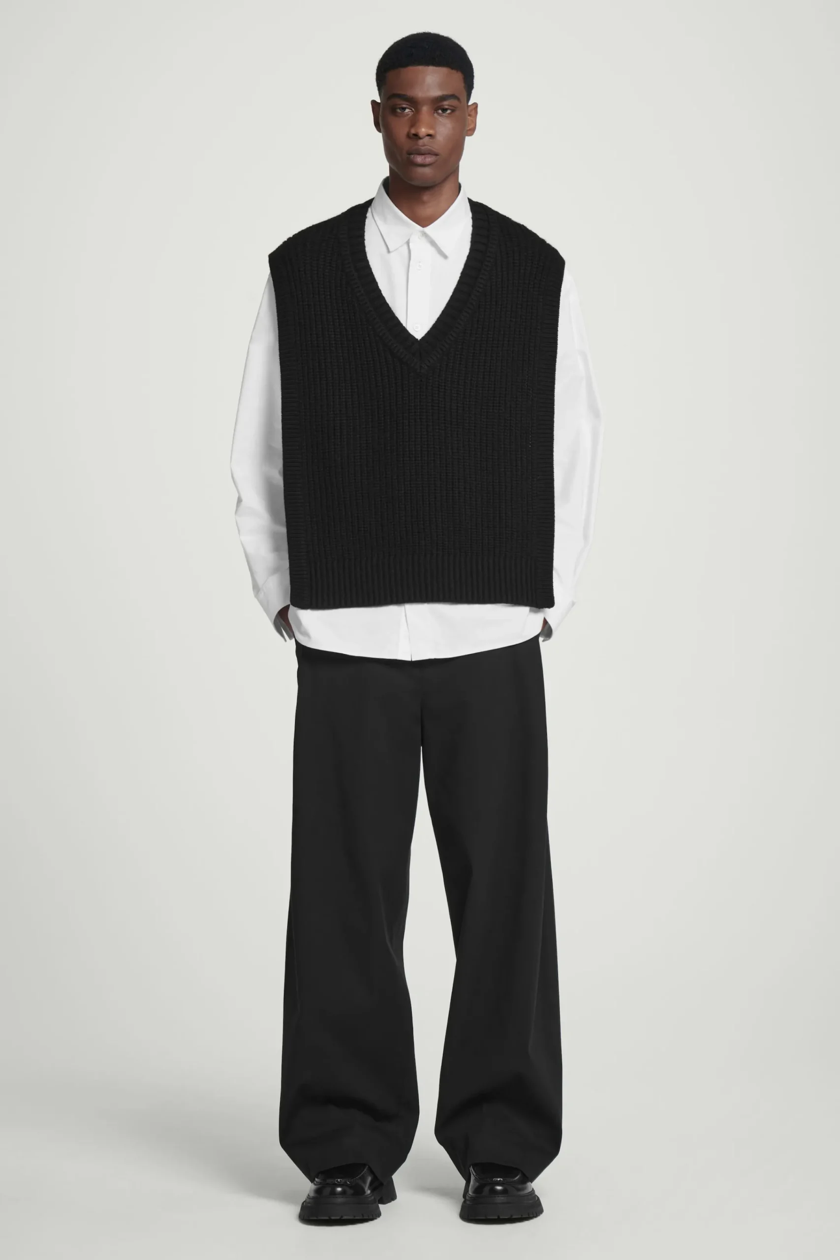 Herren COS Pullover | Kaschmir*PULLUNDER AUS WOLLE UND KASCHMIR MIT V-AUSSCHNITT