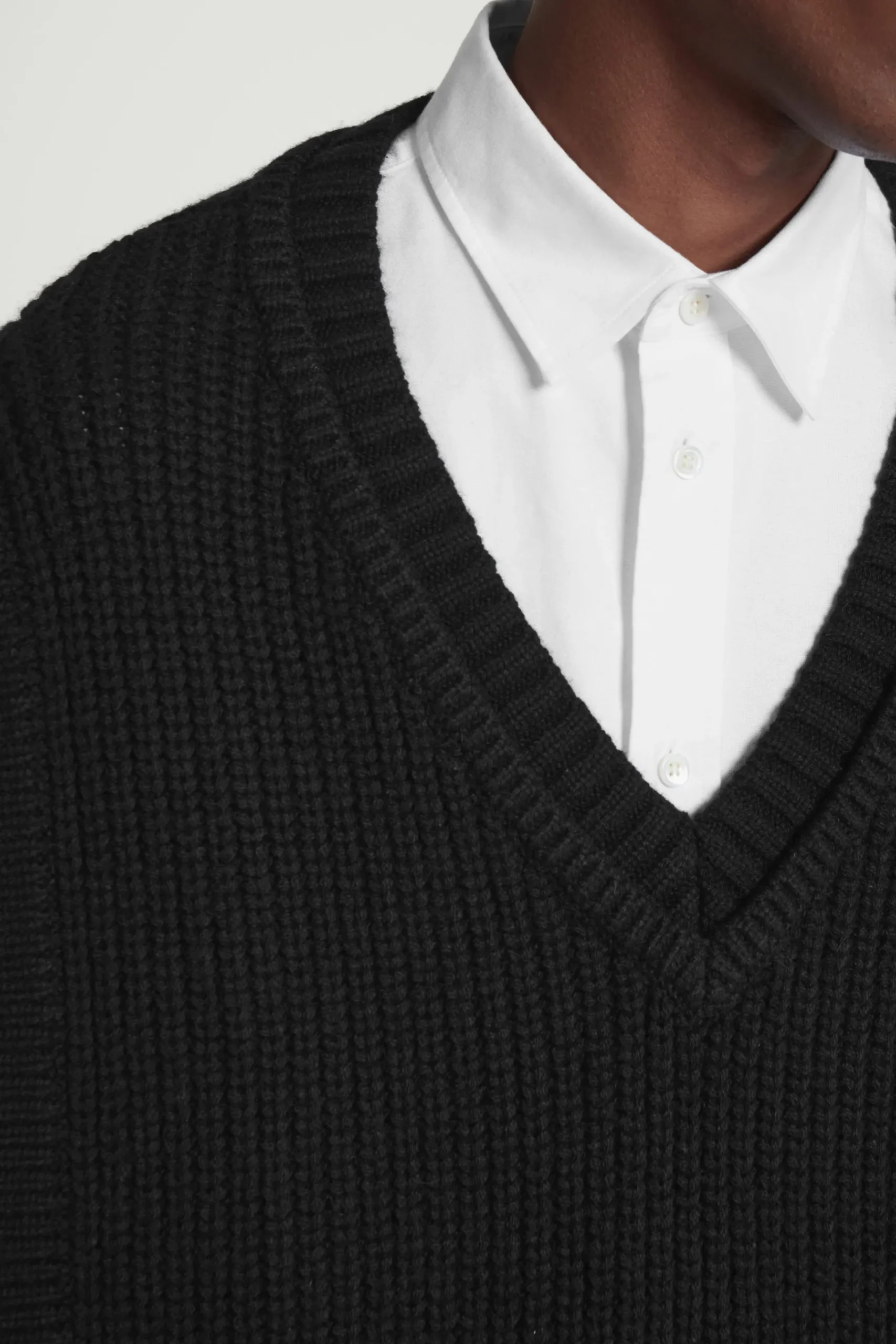 Herren COS Pullover | Kaschmir*PULLUNDER AUS WOLLE UND KASCHMIR MIT V-AUSSCHNITT