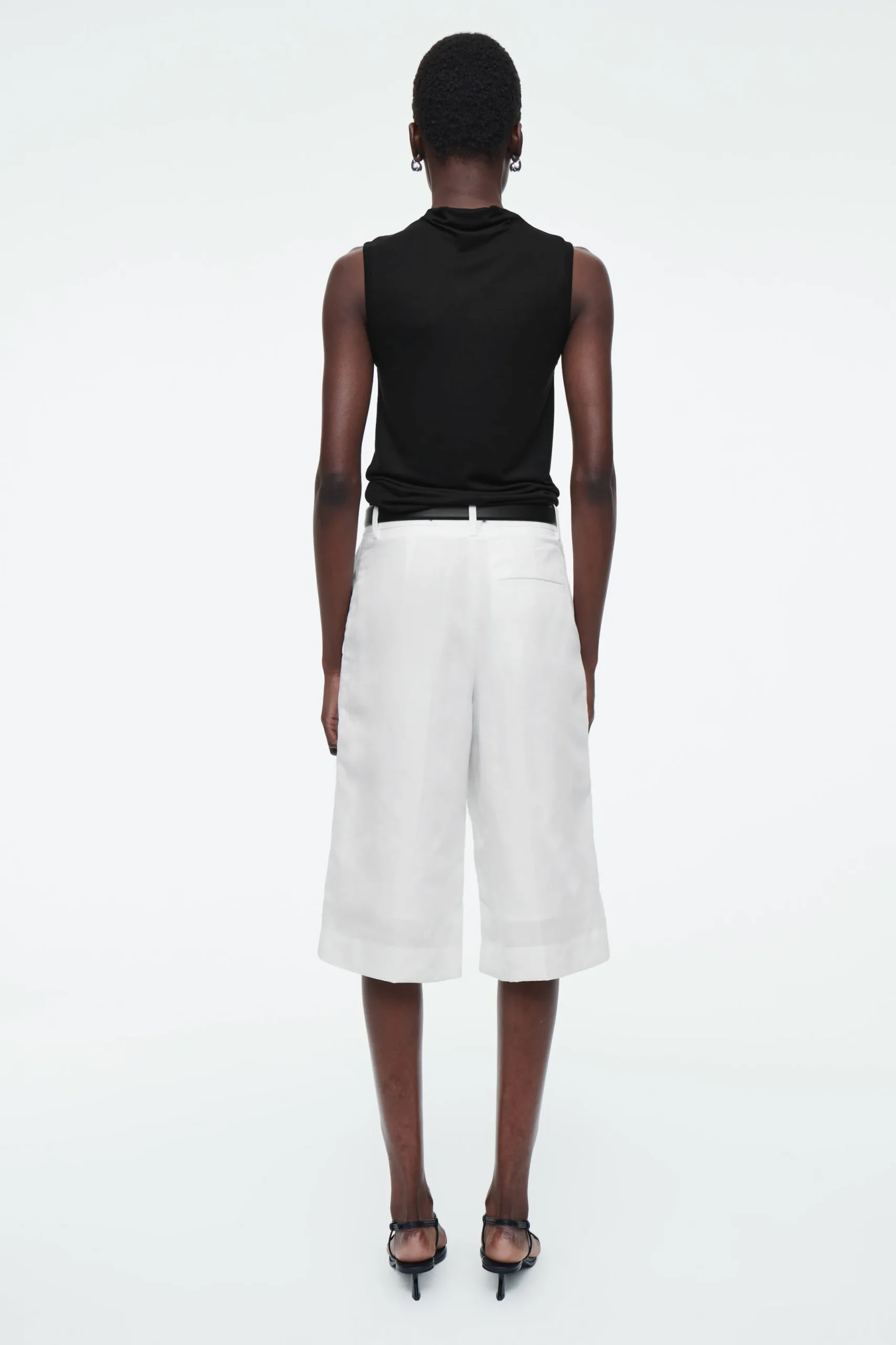 Damen COS Oberteile*ÄRMELLOSES TANKTOP MIT HOHEM KRAGEN