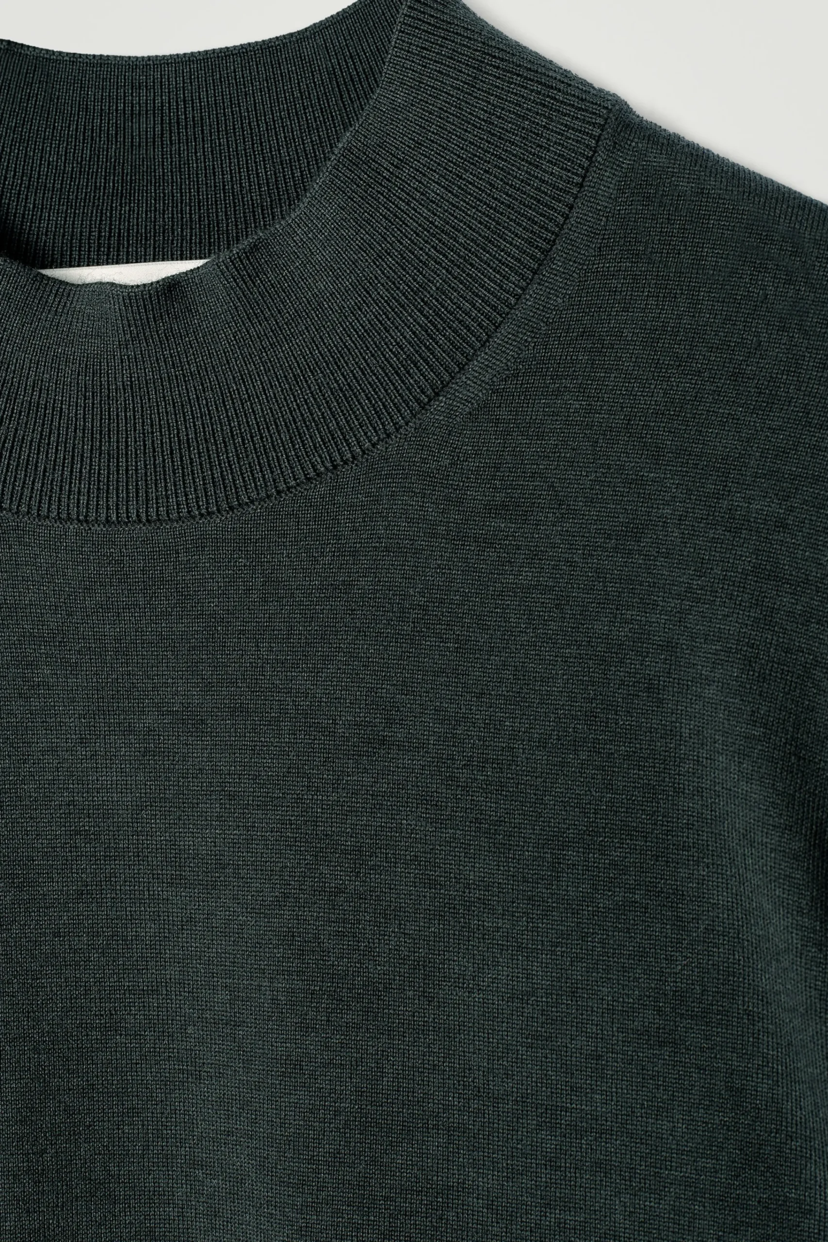 Herren COS Pullover | Strickmode*SCHMALER PULLOVER AUS MERINOWOLLE MIT STEHKRAGEN