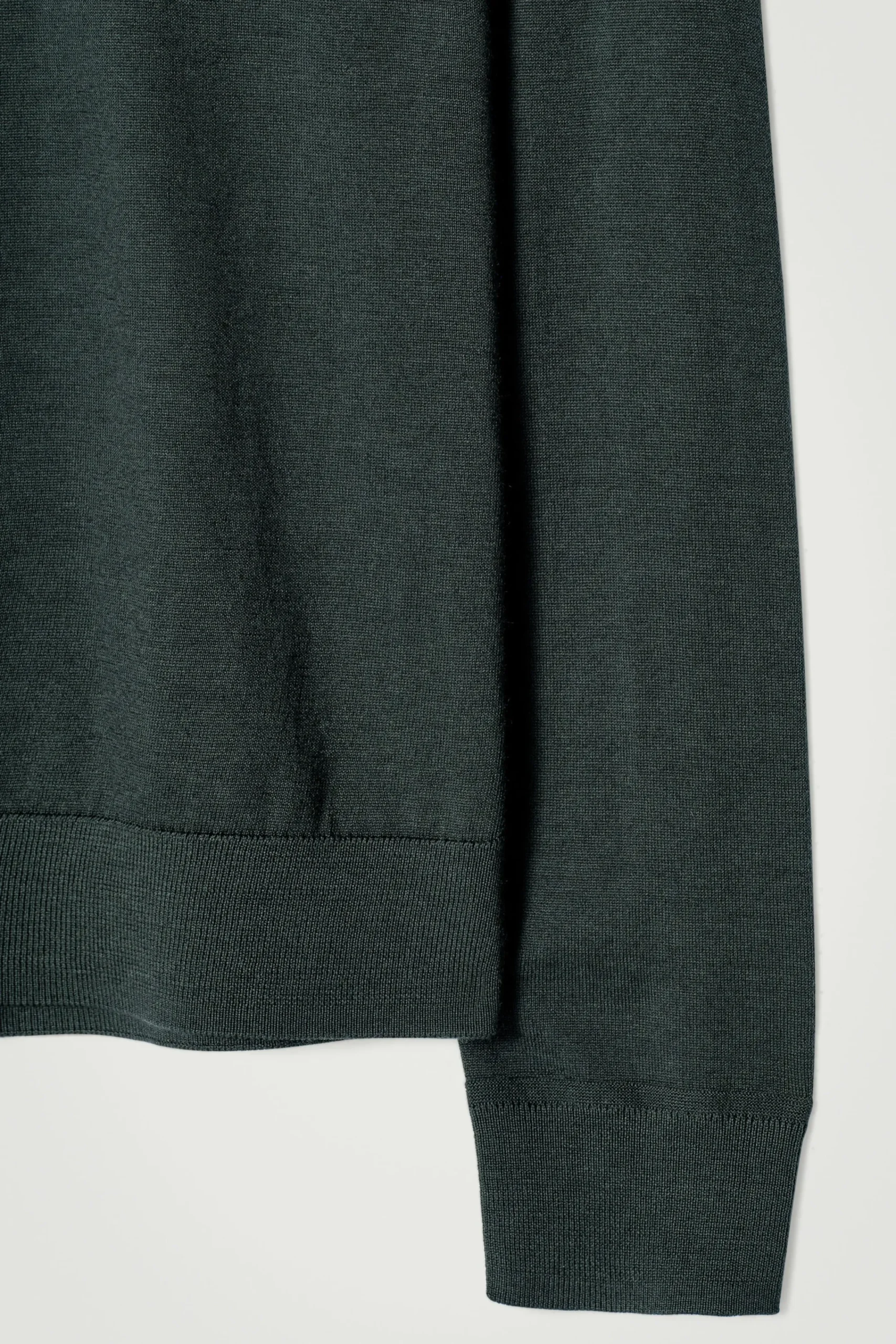 Herren COS Pullover | Strickmode*SCHMALER PULLOVER AUS MERINOWOLLE MIT STEHKRAGEN