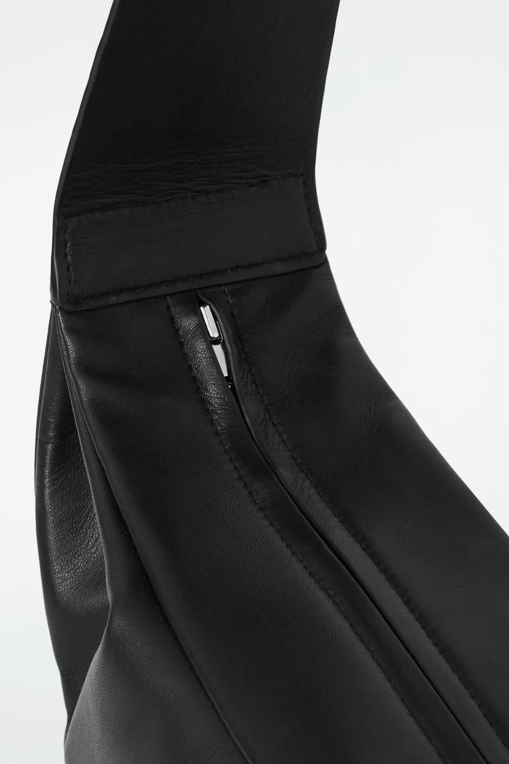 Damen COS Taschen*SWING UMHÄNGETASCHE - LEDER
