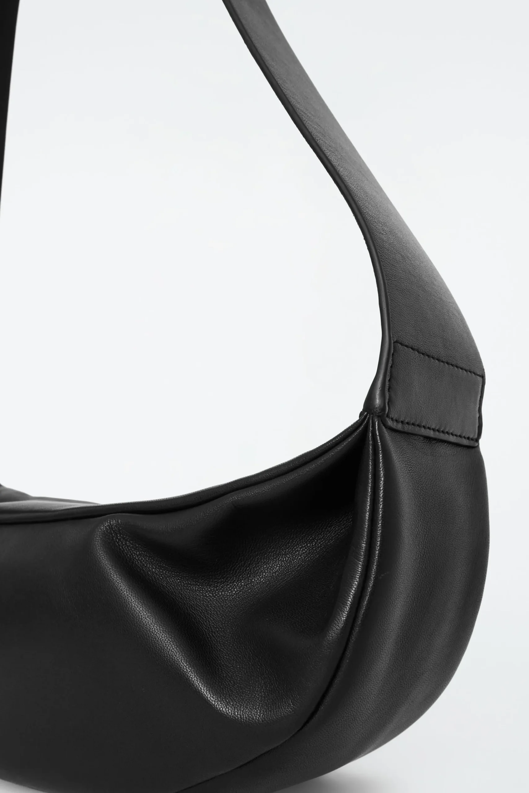 Damen COS Taschen*SWING UMHÄNGETASCHE - LEDER