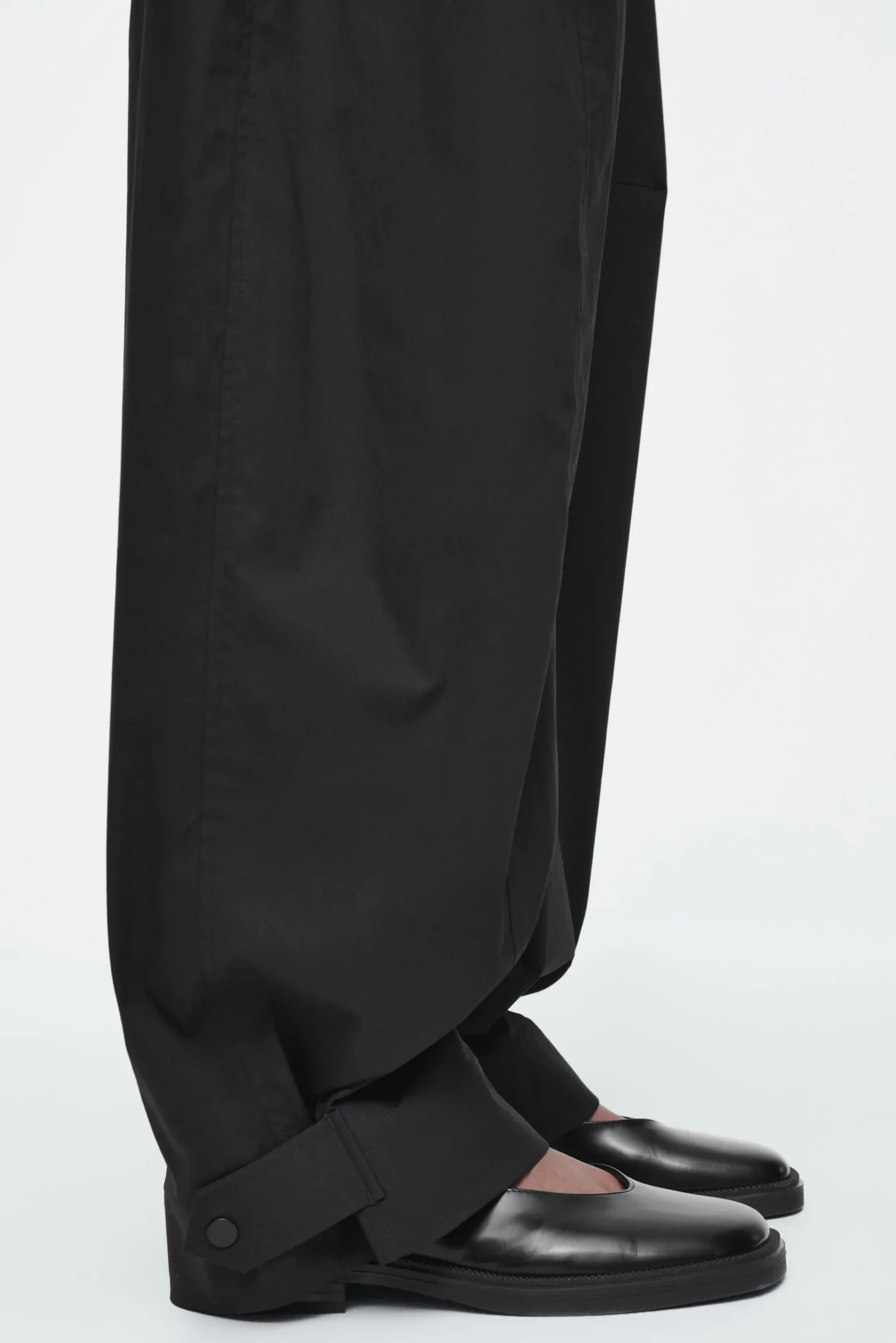 Damen COS Hosen*UTILITY-HOSE MIT BARREL-BEIN