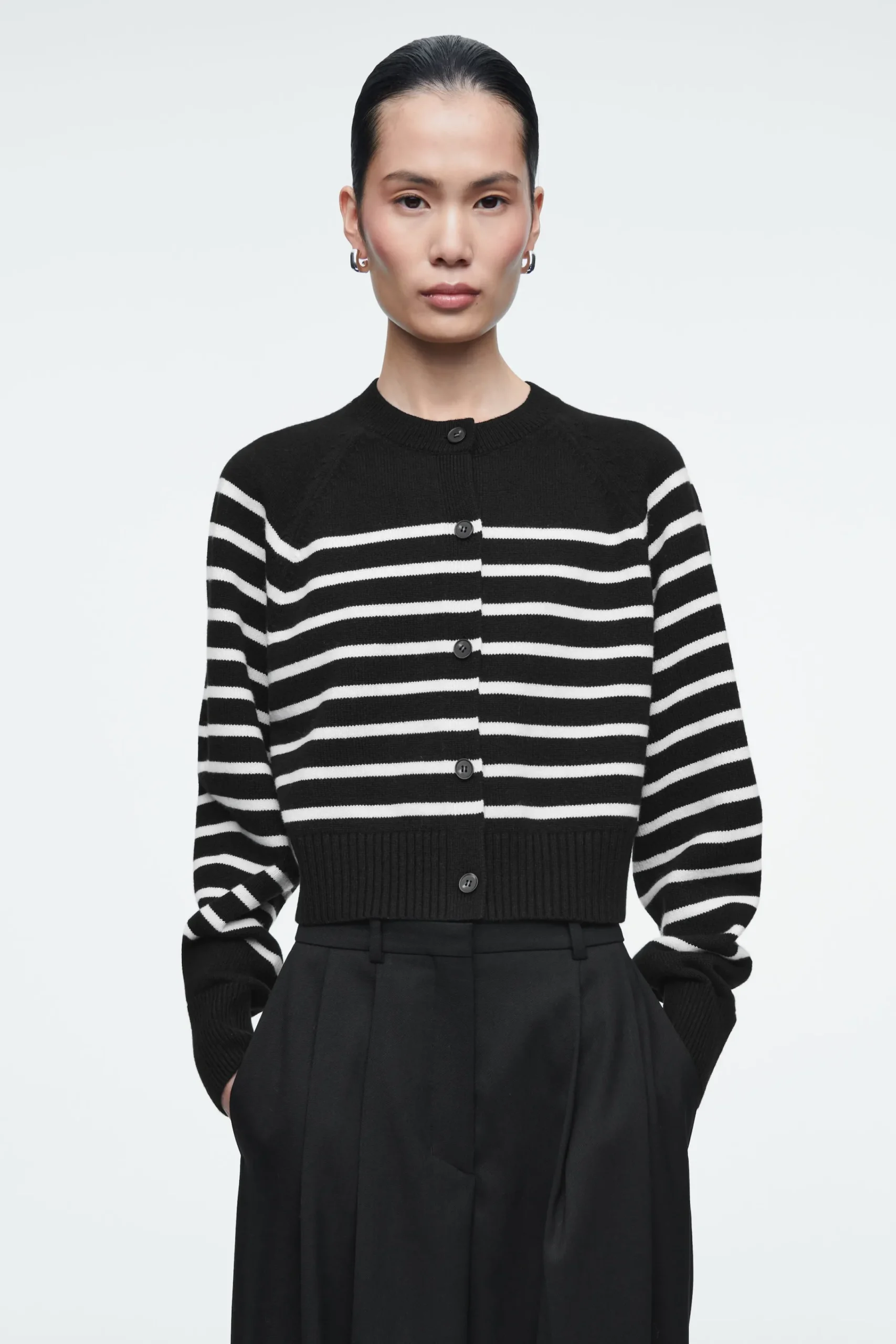 Damen COS Strickmode*VERKÜRZTE STRICKJACKE AUS WOLLE