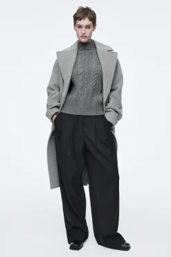 Damen COS Strickmode*WOLLPULLOVER MIT ZOPFSTRICKMUSTER UND STEHKRAGEN